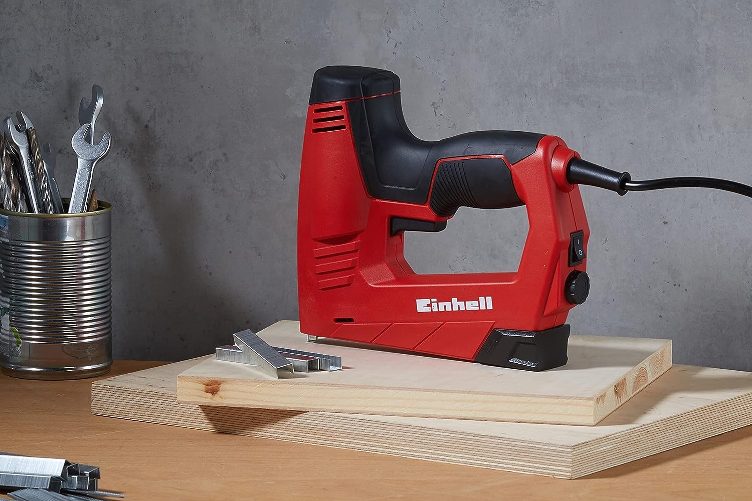 Einhell Grapadora eléctrica TC-EN 20 E (220-240 V, sopla a 20 como mínimo, incluye 1000 grapas y 500 clavos)