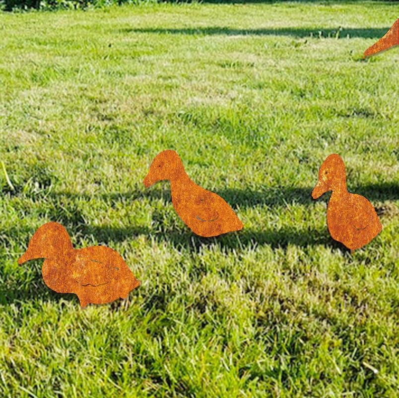 Cute Duck Family Set of 5, Vintage-Inspired Rustic Garden Decor, Playful Metal Duck Statues, Animal Figurines, Rusty Metal Garden Stakes(Rusty,Three Little Ducks)