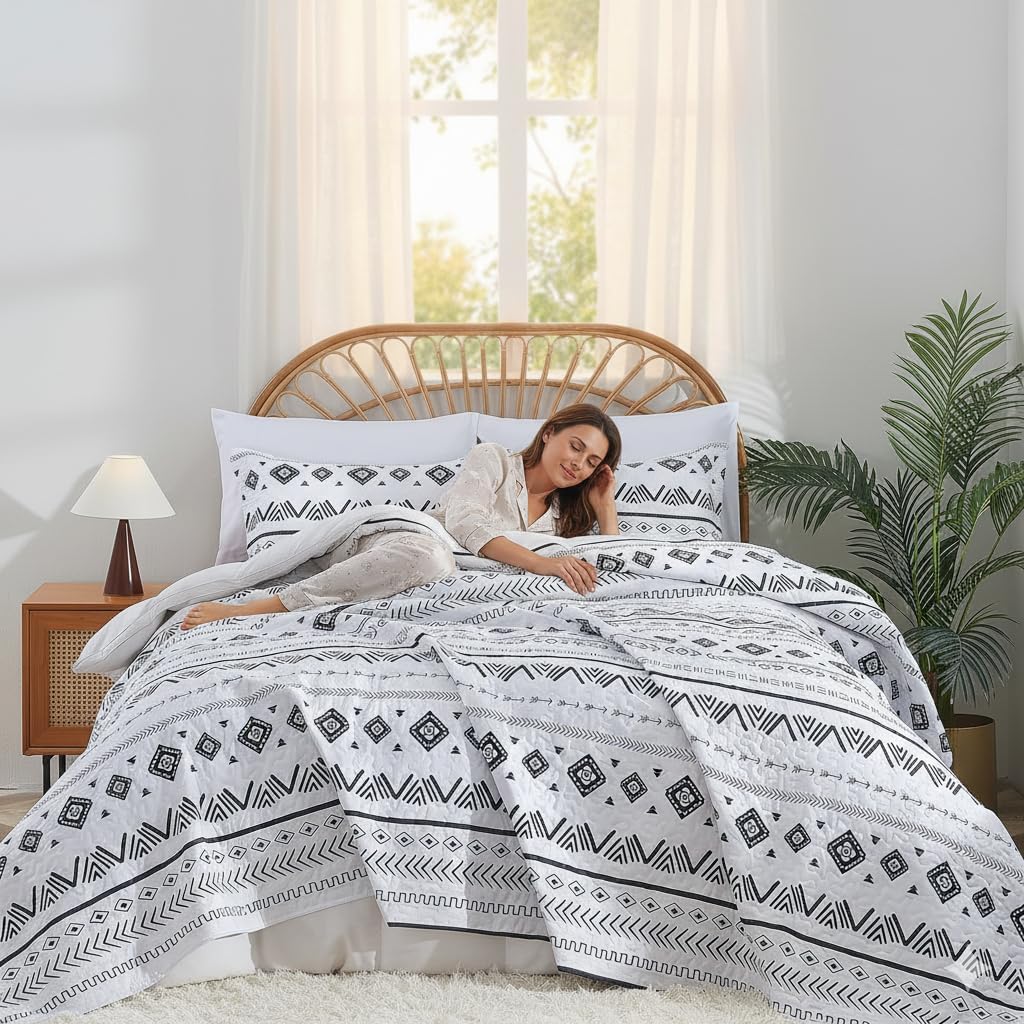 BOV White Boho Quilt Set Queen Size,3 Piece Reversible Lightweight Summer Bedding Quilts Queen Size with Bohemian Geometric Print,All-Season Cooling Bedspread & Pillowcases (Queen92 x96, Style2)