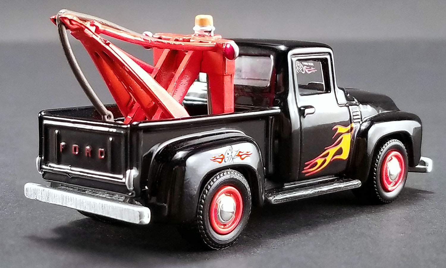 Amazon | 1956年フォードF-100レッカー牽引トラック ブラック 炎付き