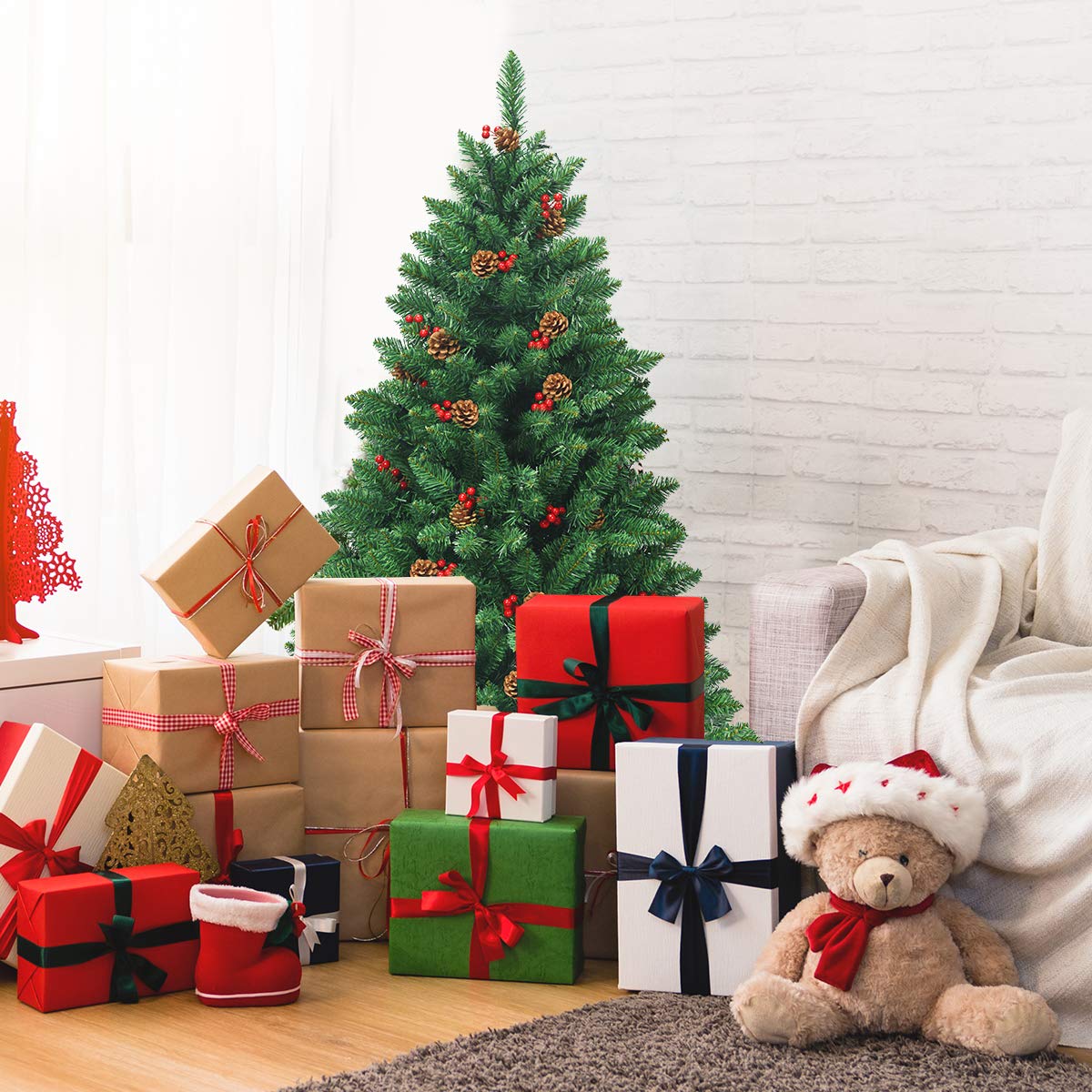 COSTWAY Albero di Natale 135/195 cm, Albero di Natale con 300/450 Luci Incorporate Bianco Caldo, 516/1100 Rami, 32/56 Pigne e 32/56 Bacche Rosse e Base in Metallo, Verde (135cm)