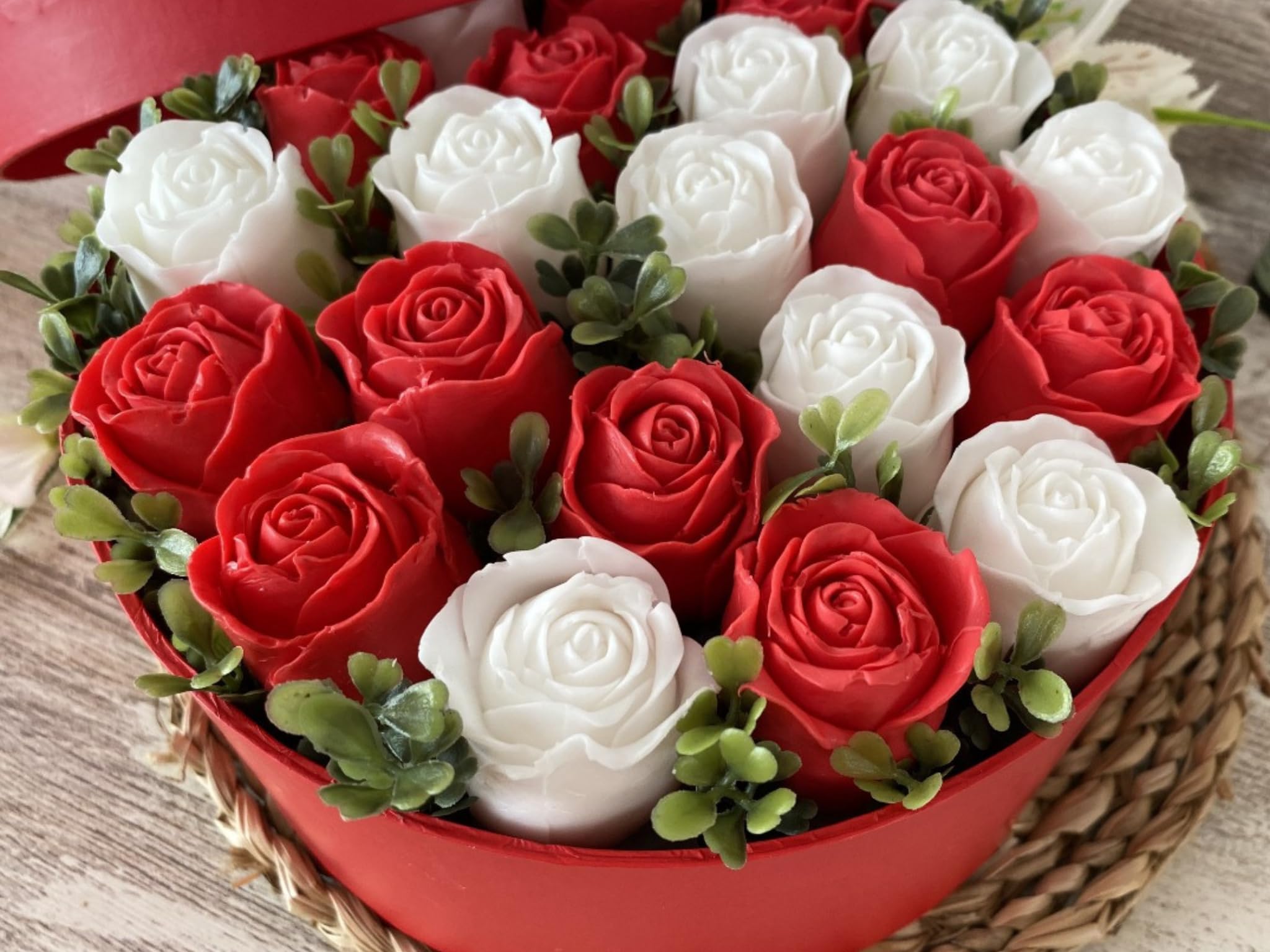 21 Rosas de Jabón de Glicerina en Caja Redonda Roja – Arreglo Floral Artesanal para Regalos Románticos y Decorativos