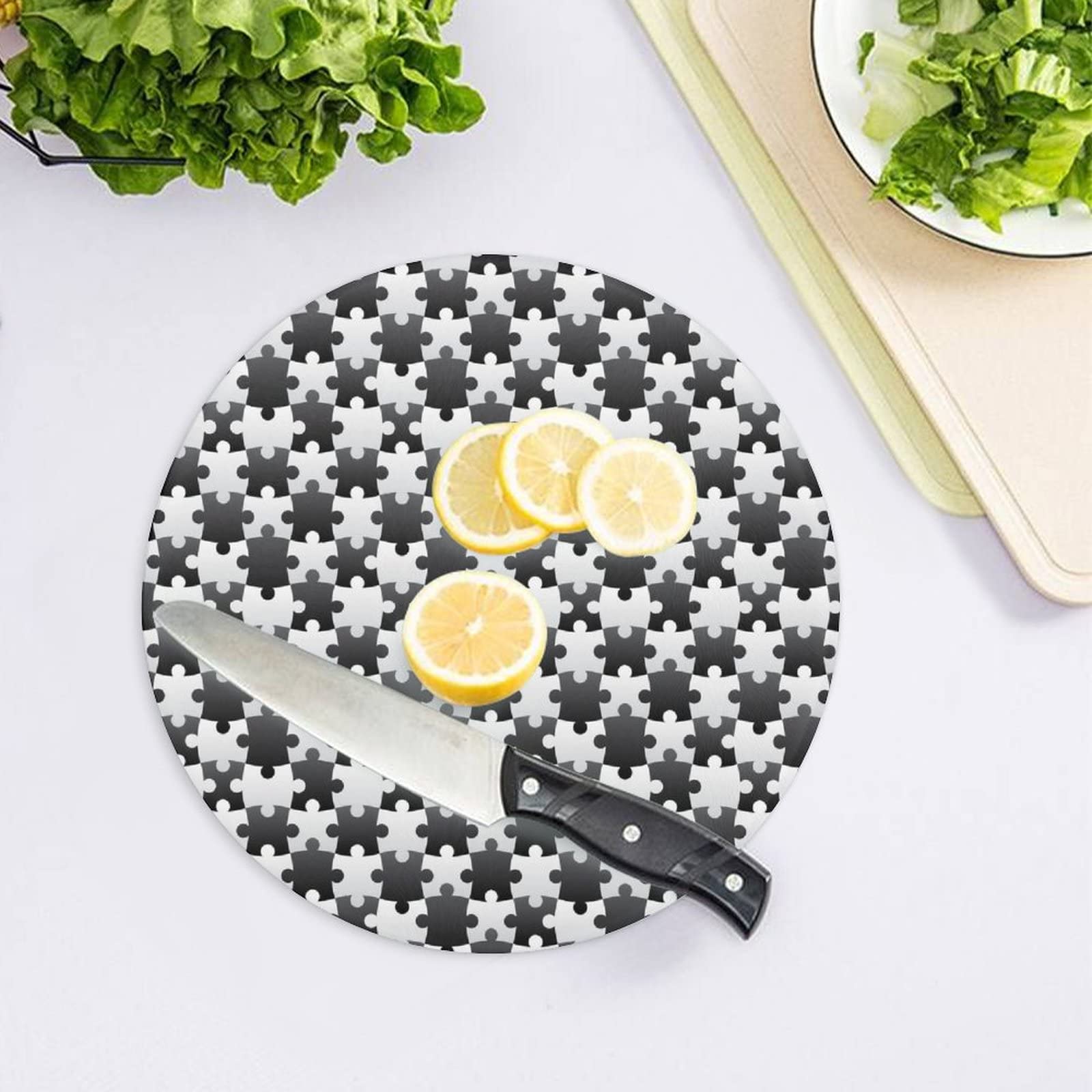 Amazon | 黒と白のジグソー タイル 丸い まな板 おしゃれカッティング  