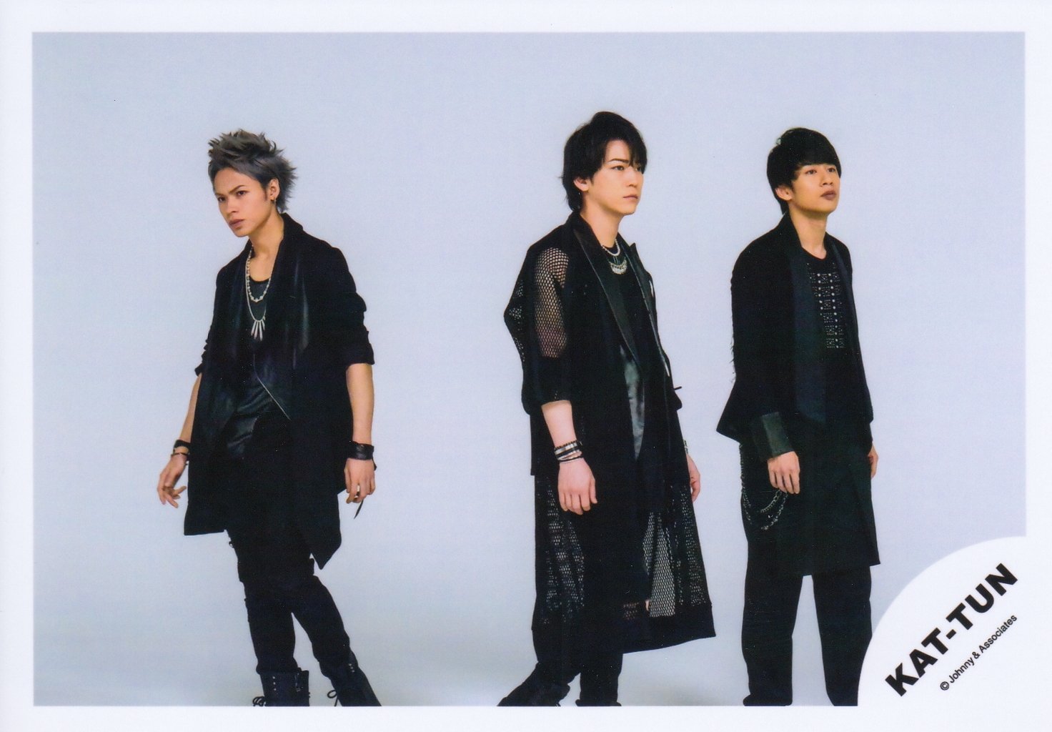 Amazon.co.jp: KAT-TUN 公式生写真 （集合写真）KA00156 : おもちゃ