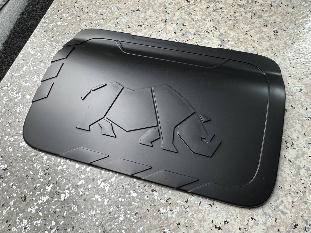 Amazon.co.jp: ジムニーノマド(5ドア)JC74W給油口カバー