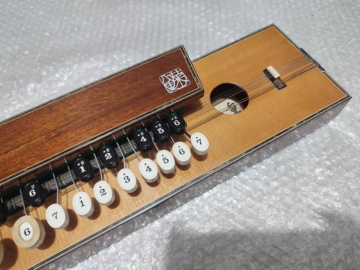 Amazon.co.jp: 高級 菊八重 大正琴 ケース付 螺鈿細工 : 楽器・音響機器