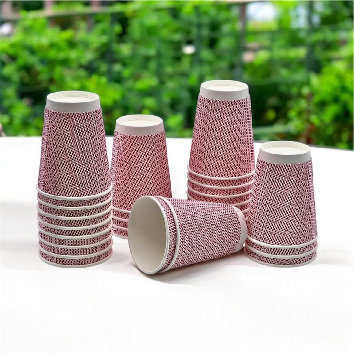 HOT BARGAINS 12oz Disposable Coffee Cups with Reusable lids, 360ml Triple Layered Kraft Paper Cups, red and White Ripple Design, 100 Count