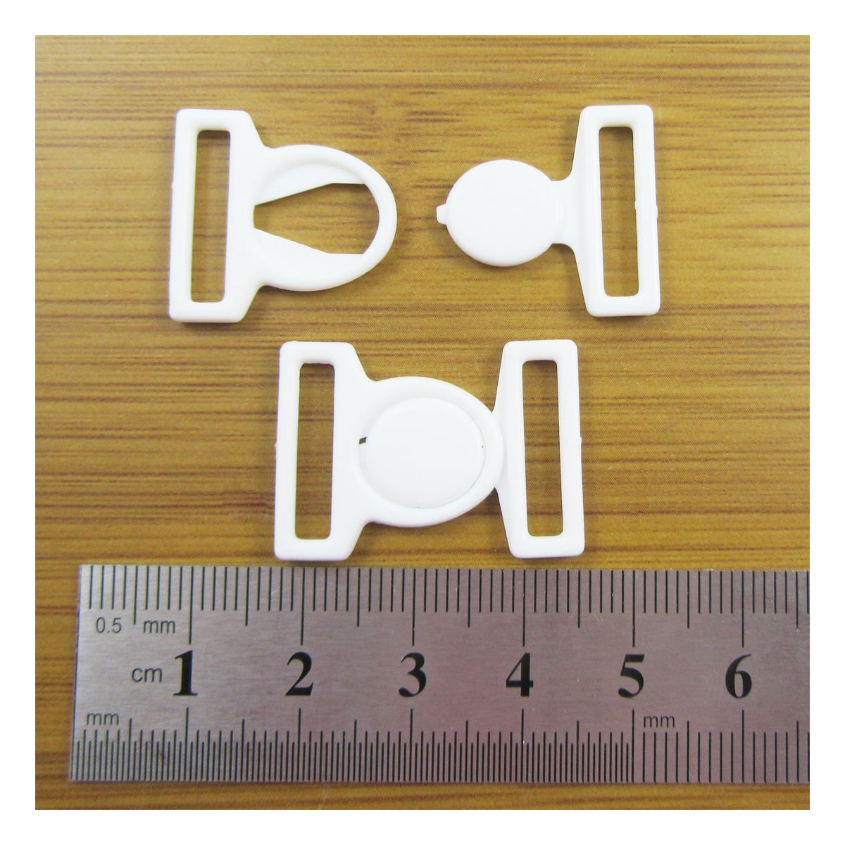BEADS4CRAFTS 4 PAIRS BIKINI HOOK and SNAP PLASTIC CLIPS CLASPS BRA FASTENER 16mm STRAP HABERDASHERY (White - H1773)