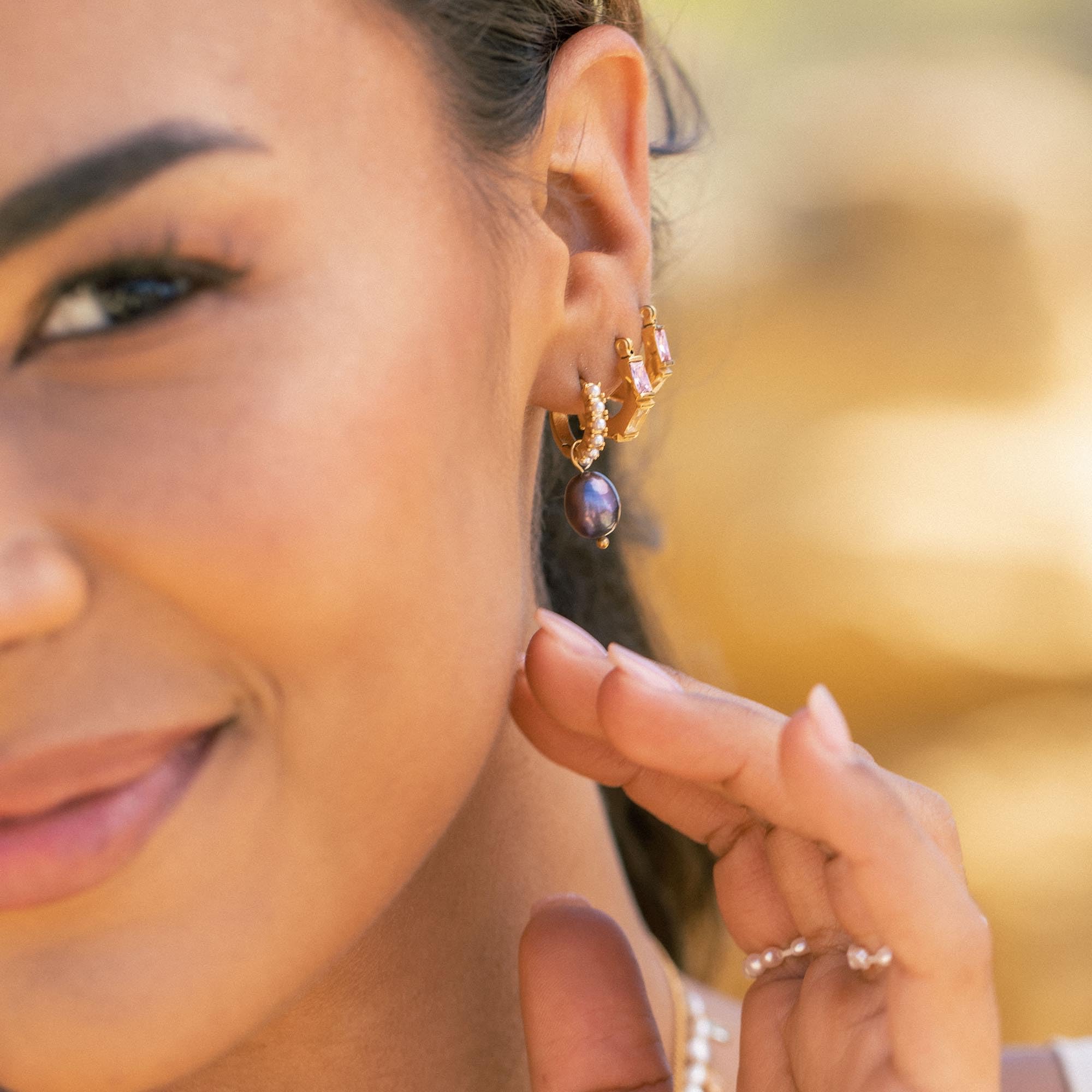 Purelei - Pearly Creolen Damen – Edelstahl 18K vergoldet/rosé/silber – Mit schimmernden Keshiperlen & Glasperlen – Ohrringe Ø 15 mm – Schmuck Unikate