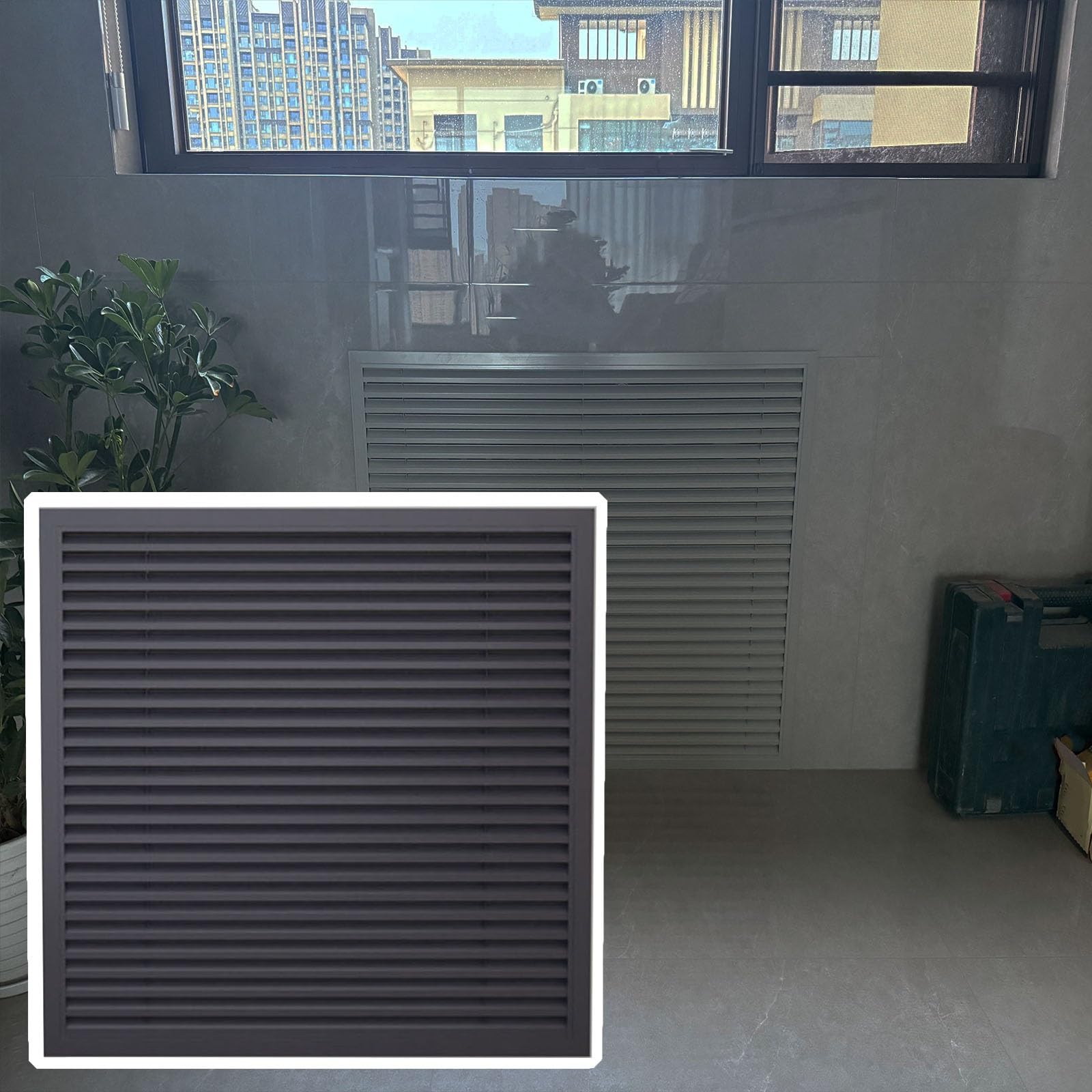 Grille d'aération à persiennes pour habiller une étagère de radiateur