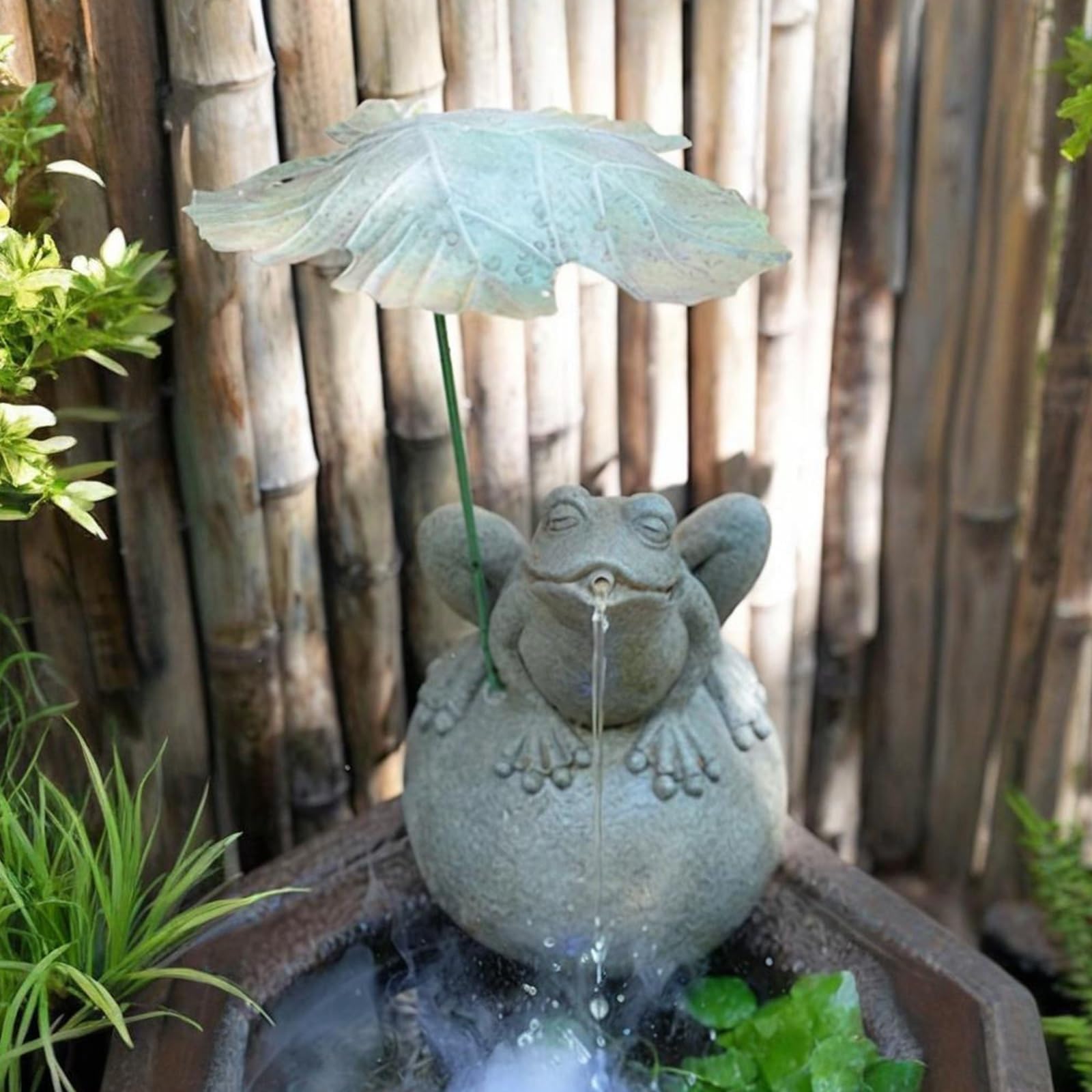 Generico Statua Della Fontana Dello Sputatore Del Laghetto Degli Animali - Caratteristica Dell'acqua All'aperto E Presa For La Circolazione Dell'acqua Del Laghetto Dei Pesci