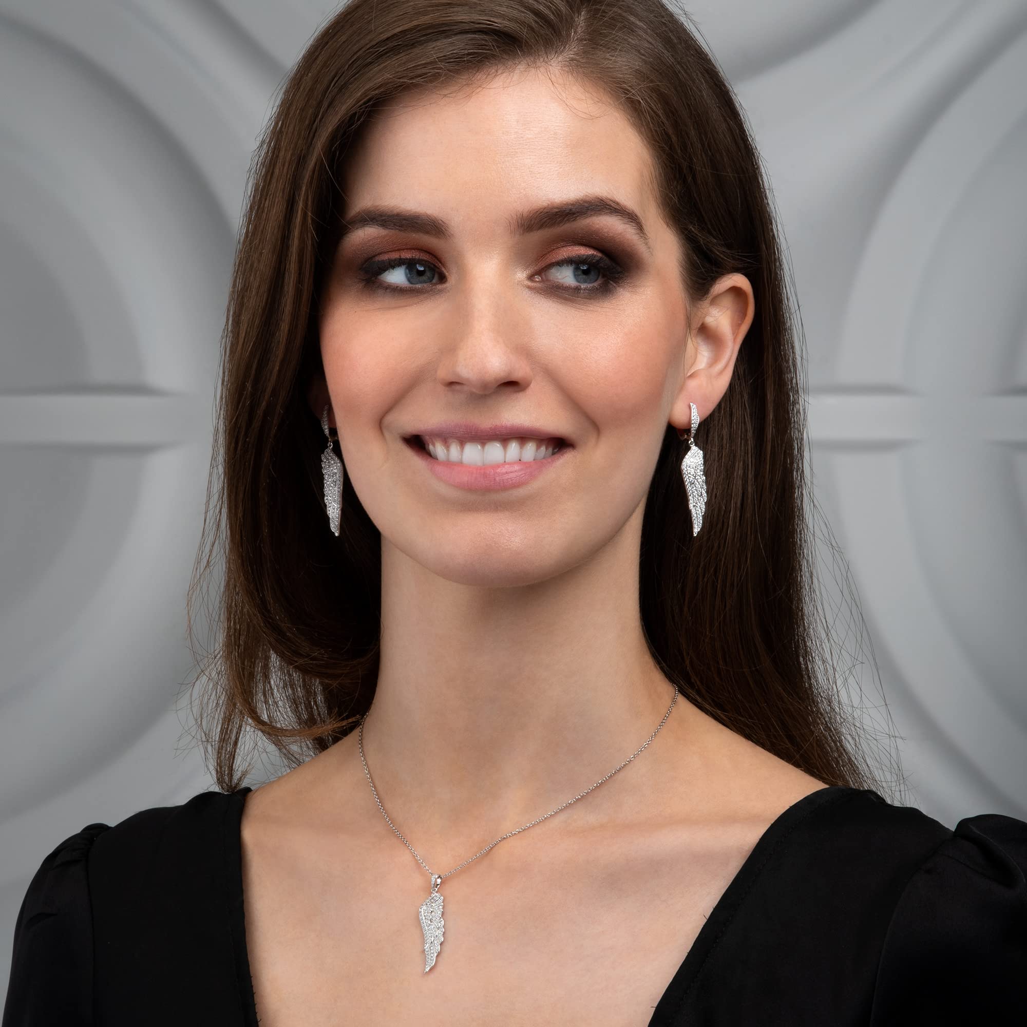 namana Collana in Argento Sterling 925 con Ciondolo a Forma di Ali d'Angelo, Collana Donna con Pietre Bianchi o Neri, Collana per Donna e Ragazza con Ciondolo a Forma di Ala d'Angelo