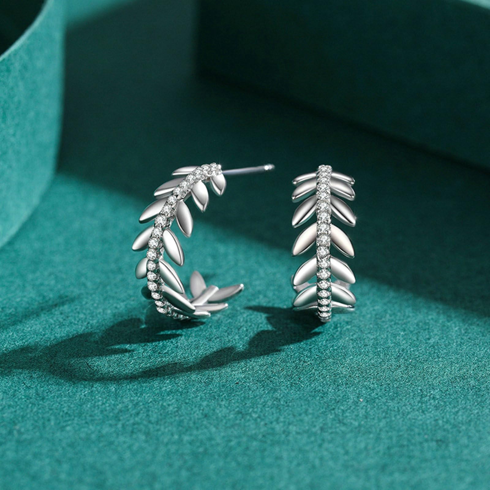 Pendientes de tuerca de oro blanco de 9 quilates, 14 quilates, 18 quilates, para mujer, hojas con diamante, sin níquel, para dama de honor