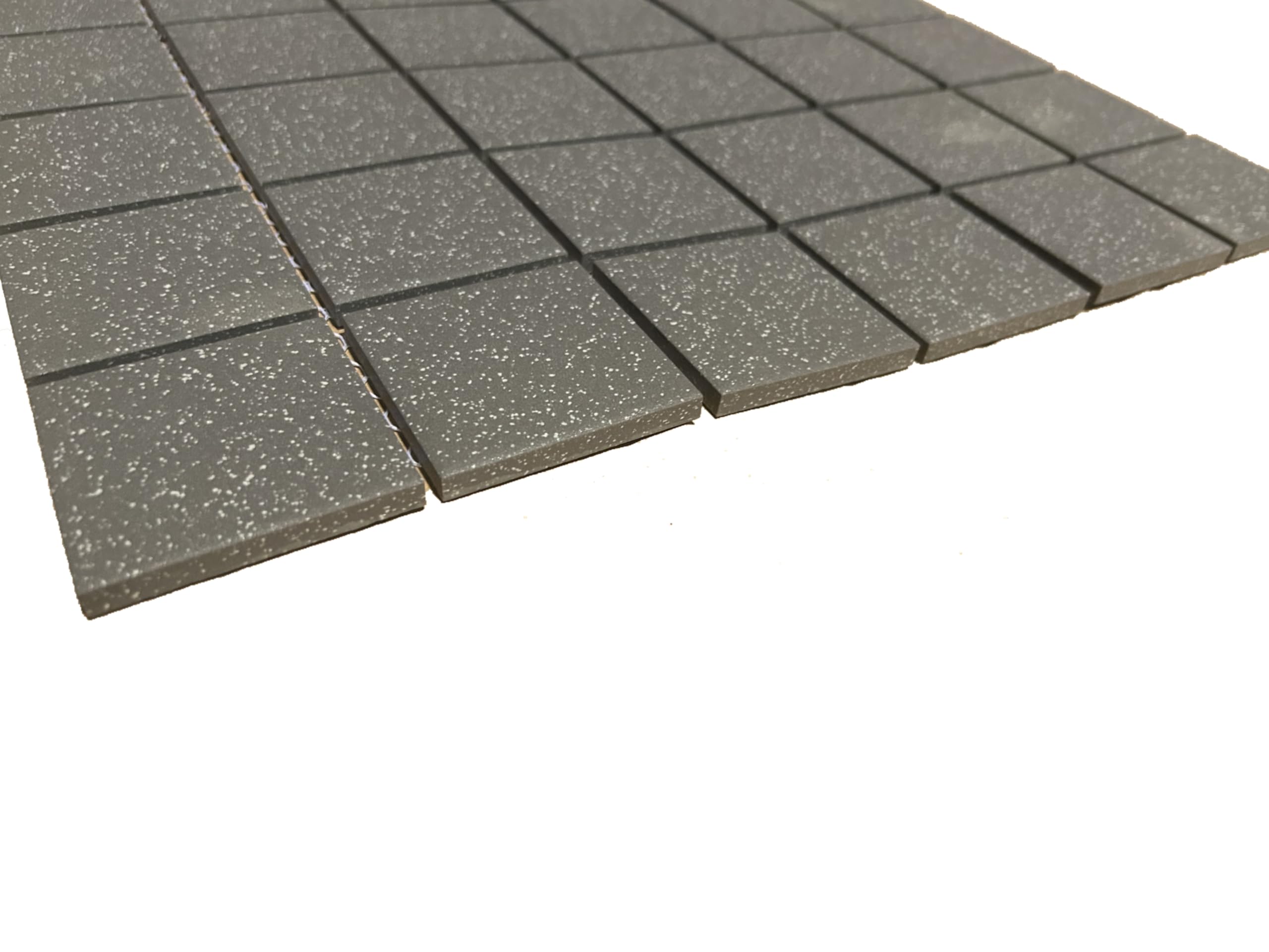 Modelo U014 (Gris Oscuro Sal&Pimienta) Mosaico enmallado de Porcelanico Todo Masa. Medida 4,8x4,8cm. Pegado en Mallas de 30x30cm.