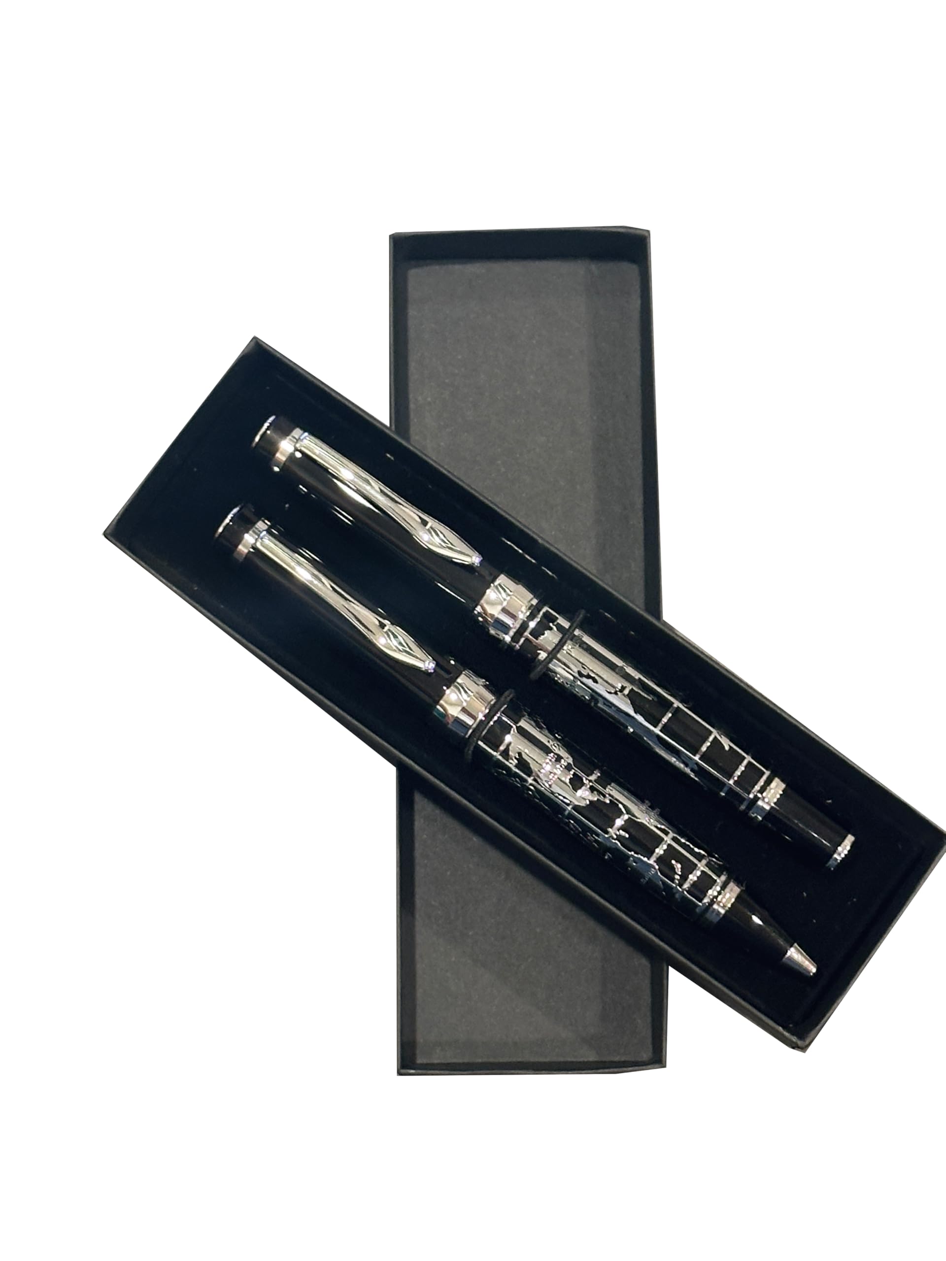 Set di penne Executive World Map – Penna a sfera (Cap-Off) e sfera (Twist Action), design a globo inciso, corpo largo pesante, confezione regalo nera, ricariche stile Parker