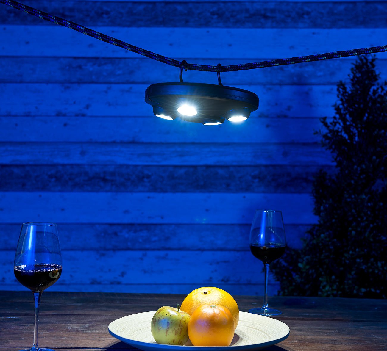 Luminea Schirmbeleuchtung LED: LED-Schirmleuchte LSL-250 mit 4 dreh- und dimmbaren Spots, 250 Lumen (Sonnenschirmbeleuchtung, Schirmlampe, Zelt)