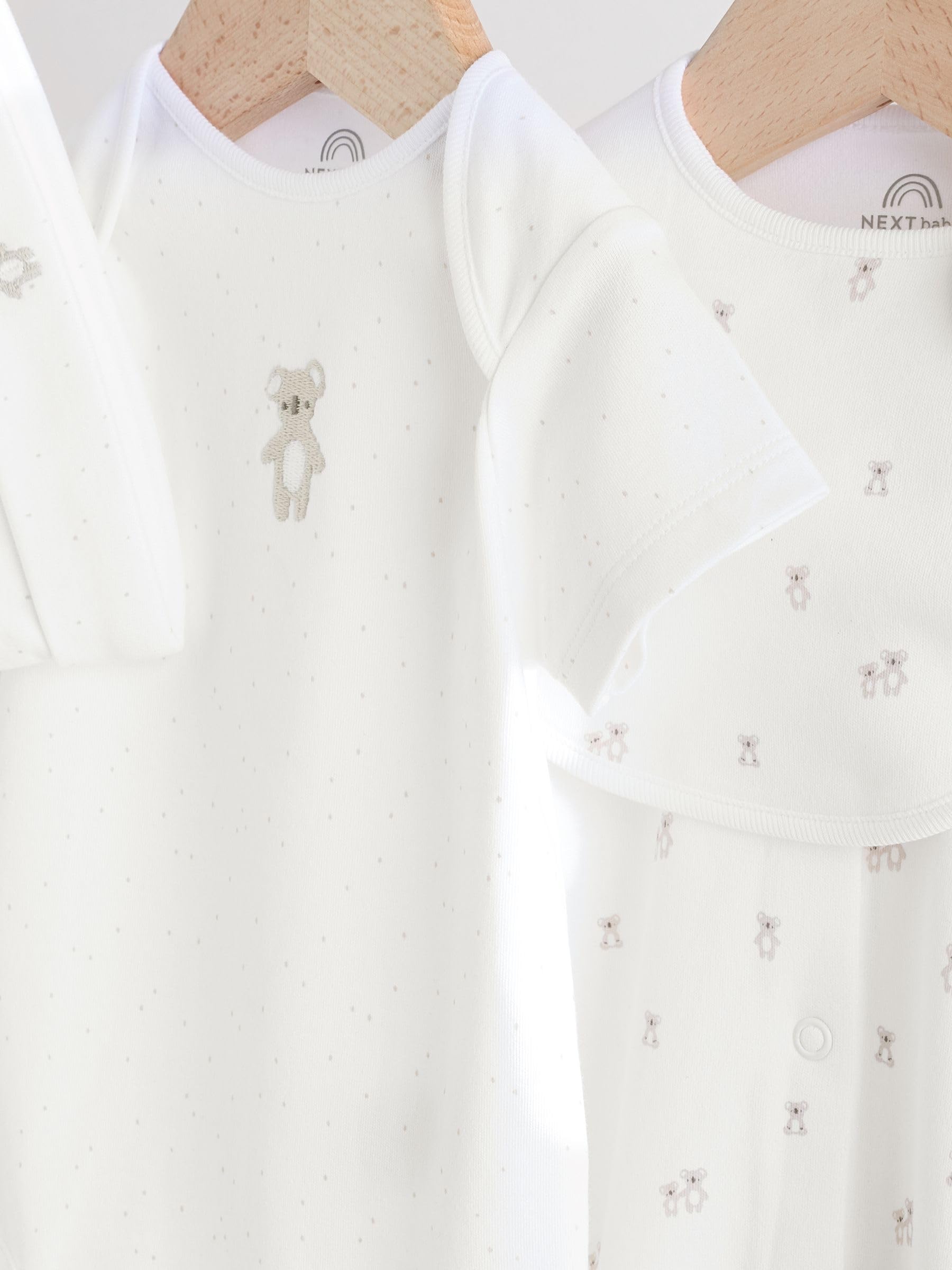 NEXT Noworodki unisex 4-częściowy komplet niemowlęcy: śpioszki, body, czapeczka i śliniaczek