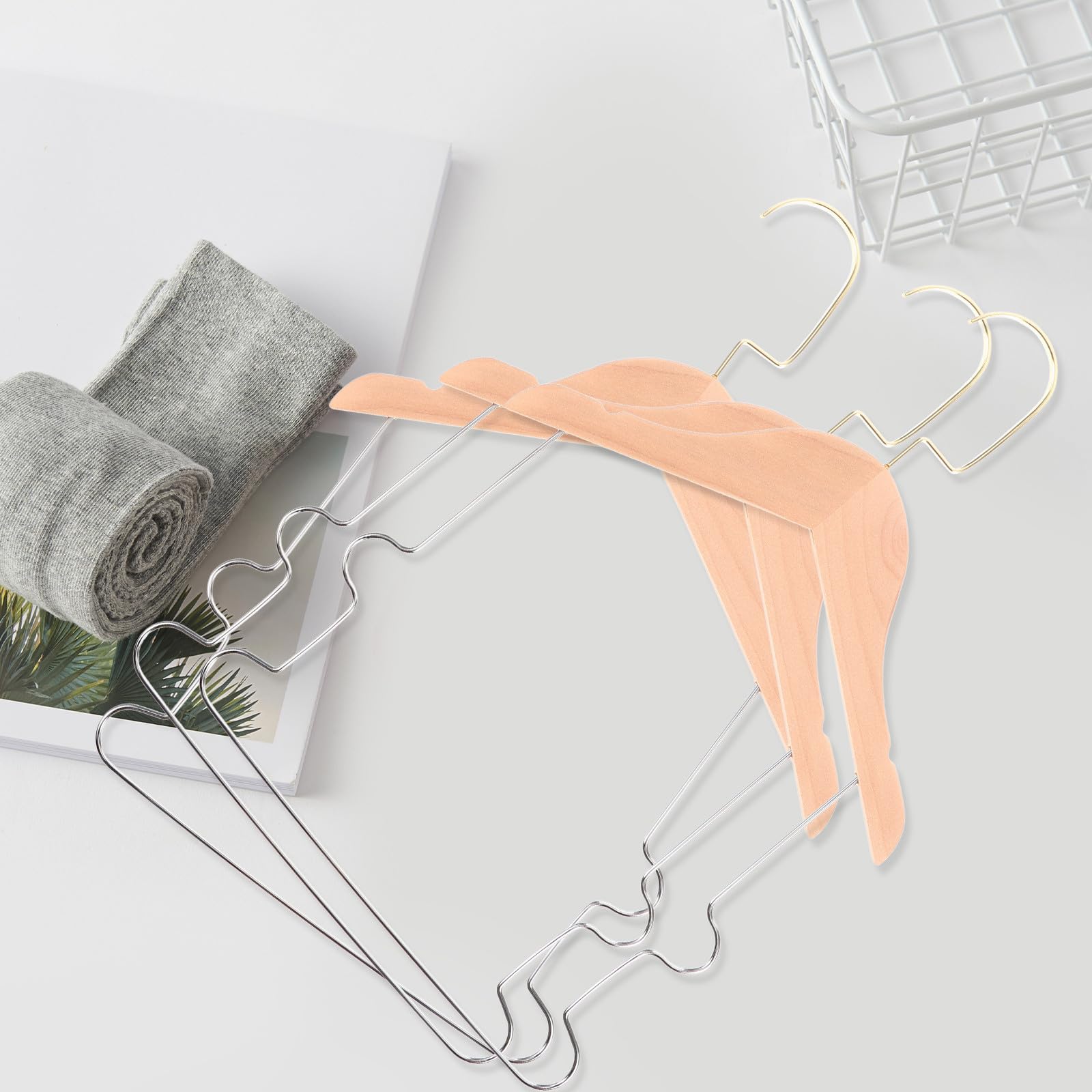 Genérico Perchas de Madera Resistentes Daños Juego de 4 para Ropa Infantil Diseño Antiencrespamiento para Uso Personal o Tiendas de Ropa