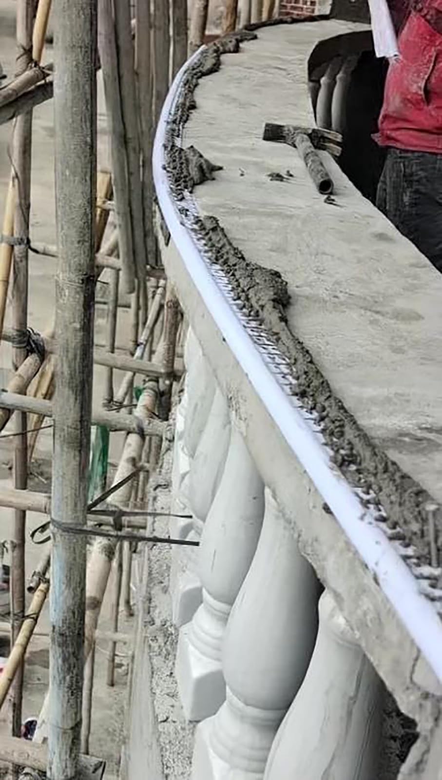 LXLZYXSF Perfil Vierteaguas para Borde Exterior De Pared O Techo Flexible Y Moldeable Moldura Desviadora De Agua De Lluvia Plástico Recortable(L-140cm/55.1inch/4.6ft)