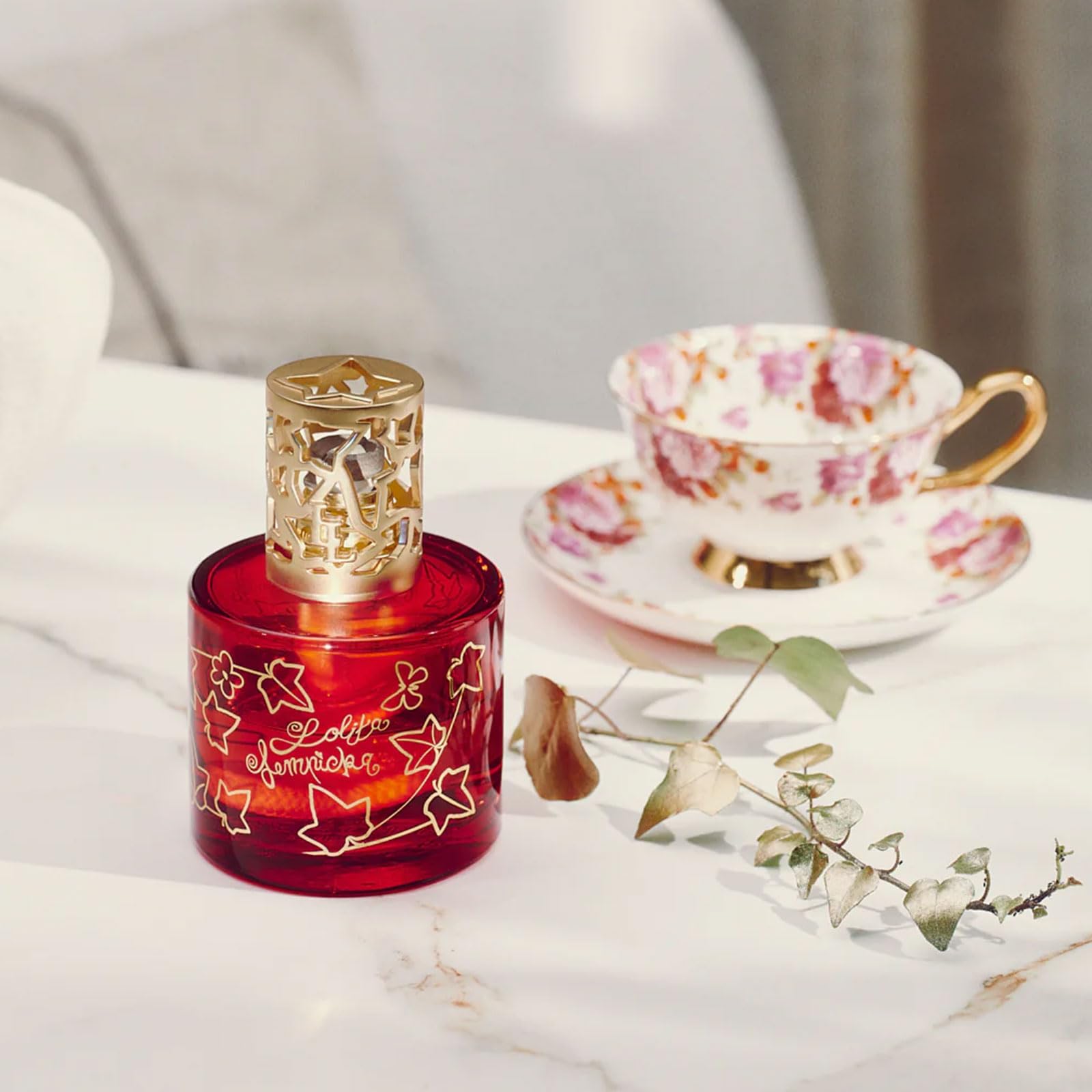 MAISON BERGER - Coffret Lampe Berger Pure Lolita Lempicka avec Recharge Parfum 250ml, Prête à l'emploi - Parfume et Purifie - Diffusion Fine, Homogène et Longue Durée (Rouge - Lolita Lempicka Sweet)