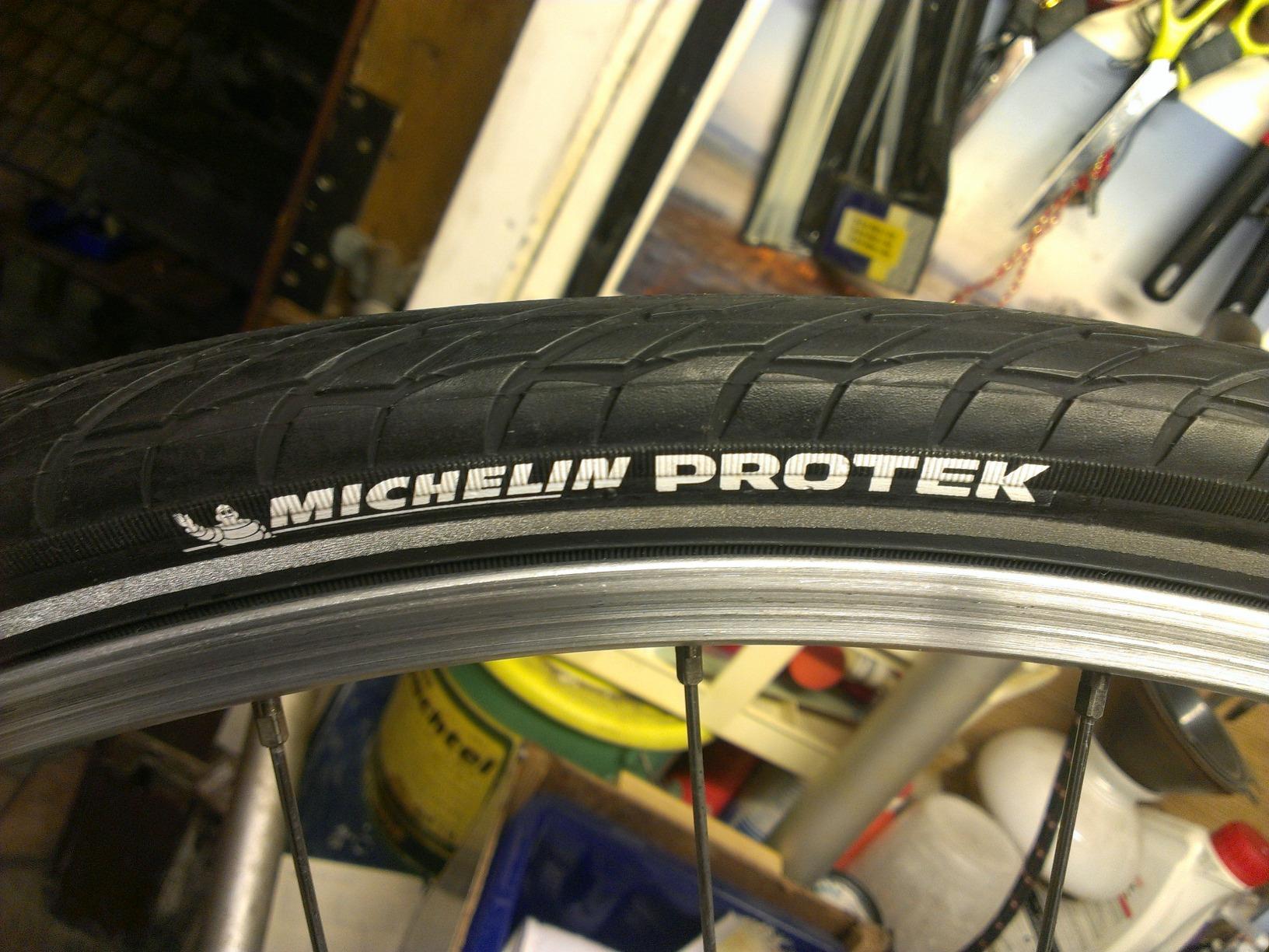 Pneu Vélo Michelin Protek - Toutes Tailles - Antiforature 1 Mm Et Excellent Grip