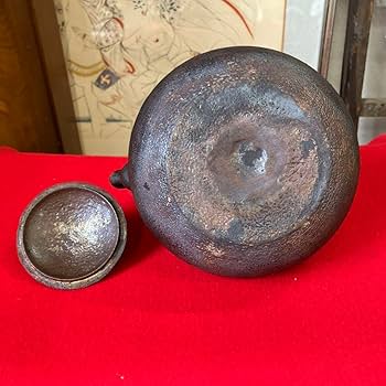 和骨董 重厚な１Ｌ南部鉄瓶 赤紫茶鉄器 珍しい胴下周り装飾付フォルム 菊/蓮摘み Amazon | 南部鉄器 南部 盛栄堂 鉄瓶 菊柄 1.5ℓ | ノーブランド