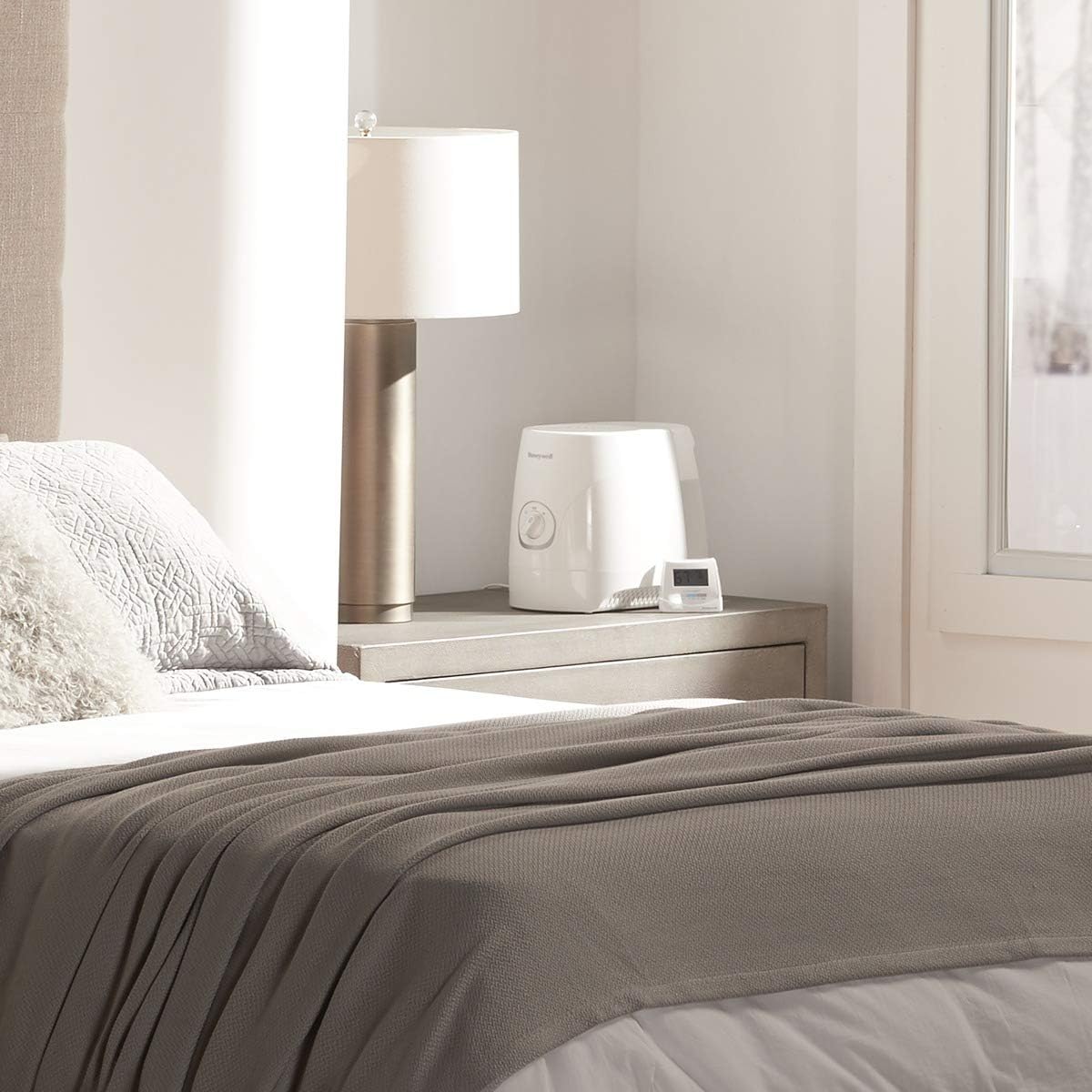 Honeywell HEV320WC Humidifier in Bedroom