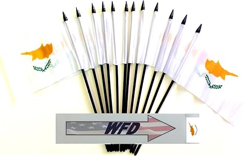 Miniatura 126 de Banderas de escritorio de Nicaragua, paquete de 12 banderas pequeñas de poliéster de 4 x 6 pulgadas en miniatura para mesa de oficina, pequeñas