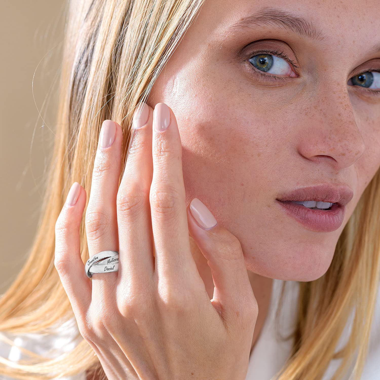 MYKA - Anello Personalizzato Charlize - Tris Anelli alla Russa in Argento 925 - Gioiello inciso con Nomi - Regalo per Donne - Regalo per Festa della Mamma
