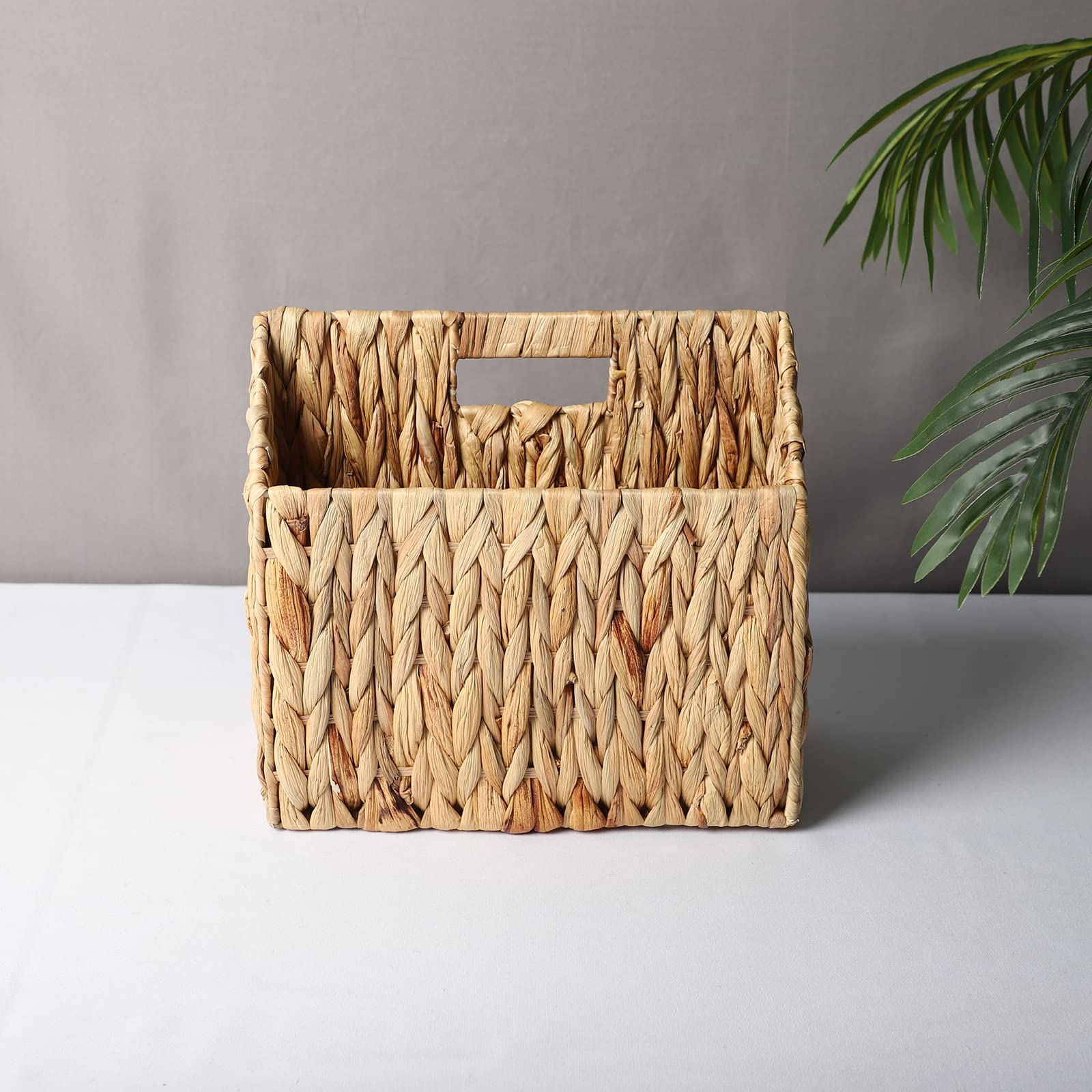 YAHUAN Natural Wicker Magazine Rack Water Hyacinth Divided Magazine Basket Magazine Newspaper Book Holder for Bathroom, Office, Floor