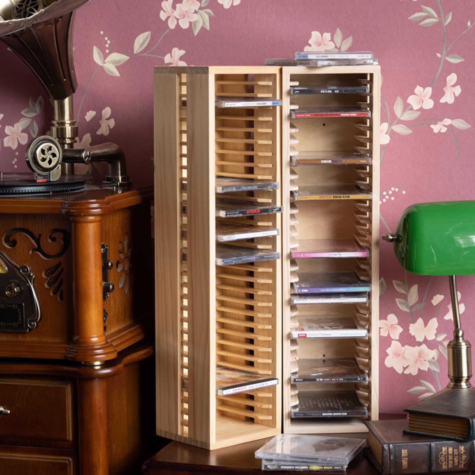 Soporte de madera para CD, caja de almacenamiento de escritorio para 31 CD, DVD, estante para películas, elegante acabado de barniz, ideal para uso doméstico y de oficina