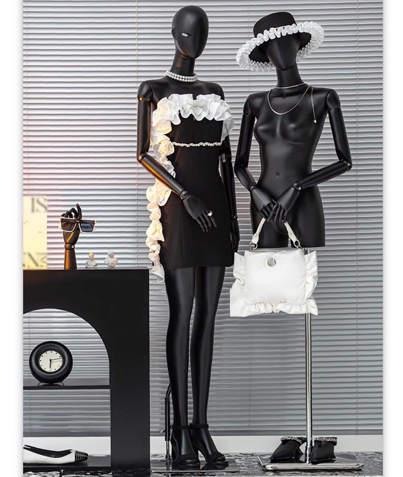 Mannequin Manekiny do sprzedaży detalicznej kobiecego ciała, tułów, srebrna kwadratowa podstawa, używane do prezentacji kapeluszy, spódnic, biżuterii, spodni