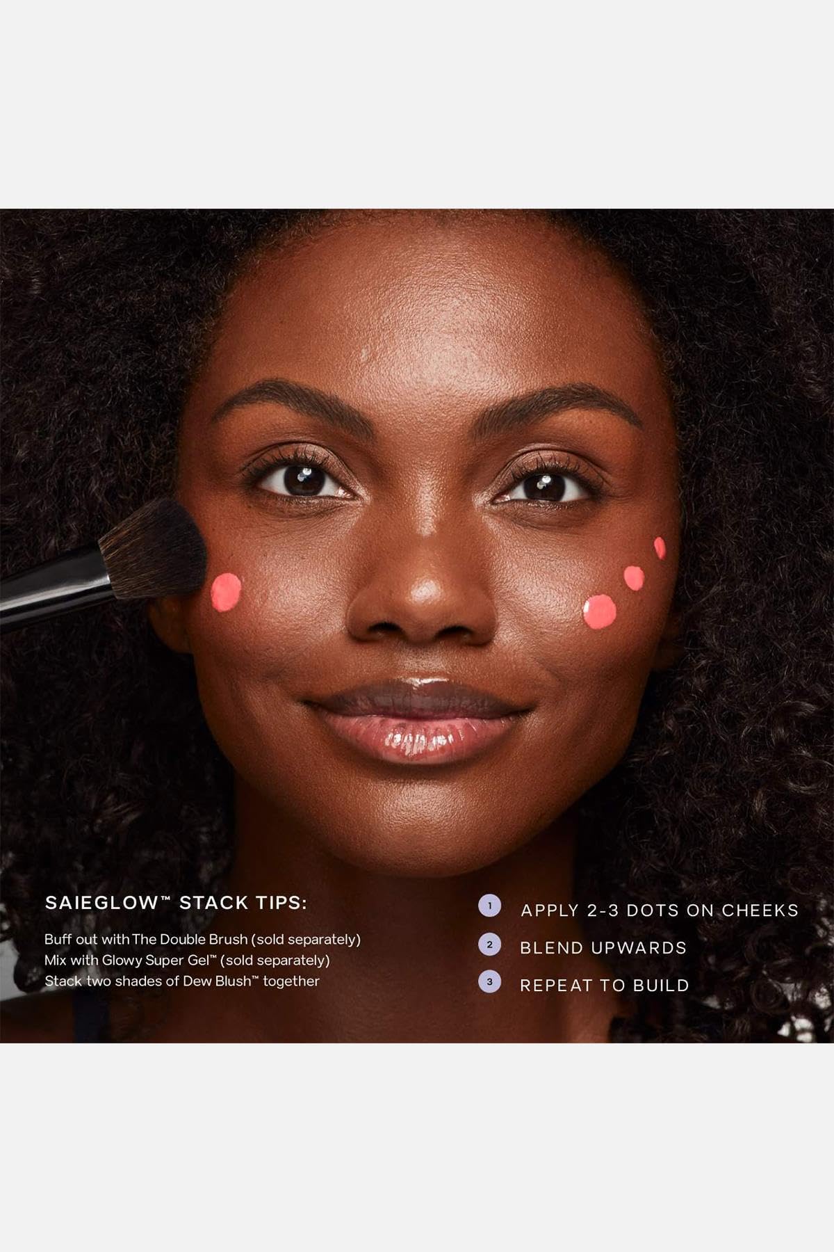 Saie Blush Dew - Blush Light Liquid con un acabado en crema mezclable y edificable - Tinte de mejillas rocío con aplicador de maquillaje Doe Foot Wand - Rubor coral