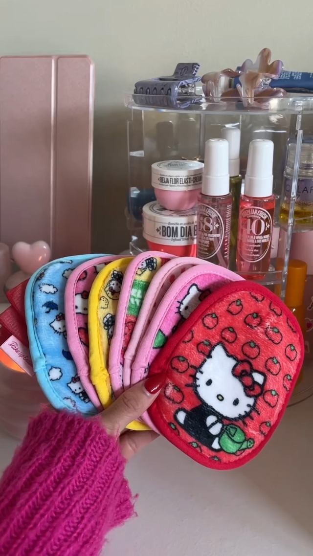 the original makeup eraser 7-day set erase all makeup with just water including waterproof mascara eyeliner foundation lipstick sunscreen and more 7ct