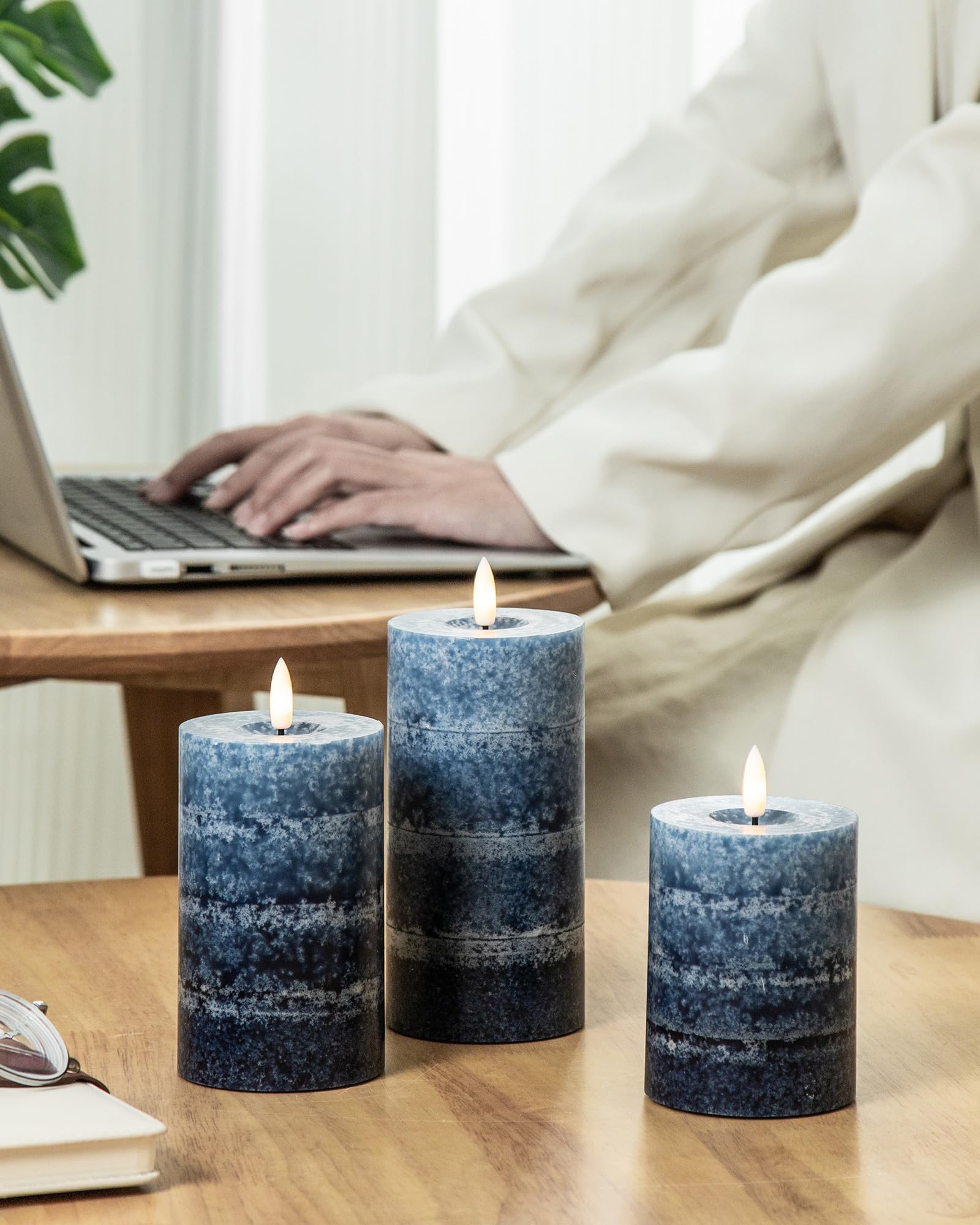 Stmarry Candele senza fiamma sfumate blu navy con telecomando e timer, candele a pilastro a LED realizzate in vera cera, funzionamento a batteria con fiamma tremolante 3D, 7,6 x 10,2 cm, 7,6 x 12,7 cm