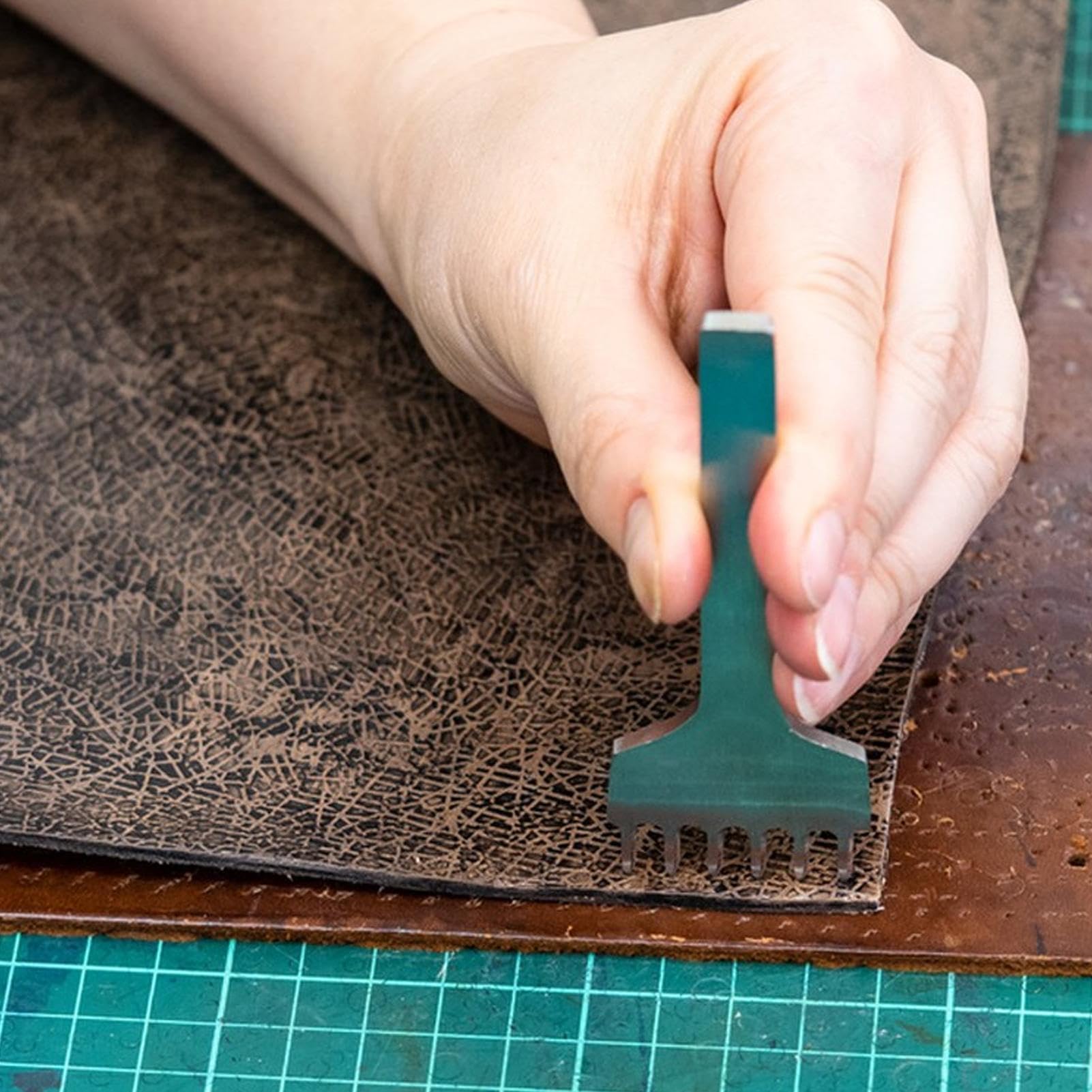 Set Di Scalpelli Per Cucire La Pelle - 4 Puntoni Per Forare La Pelle Artigianato - Attrezzi In Acciaio Per Lavorare La Pelle Ideali Per Uomini Donne Principianti