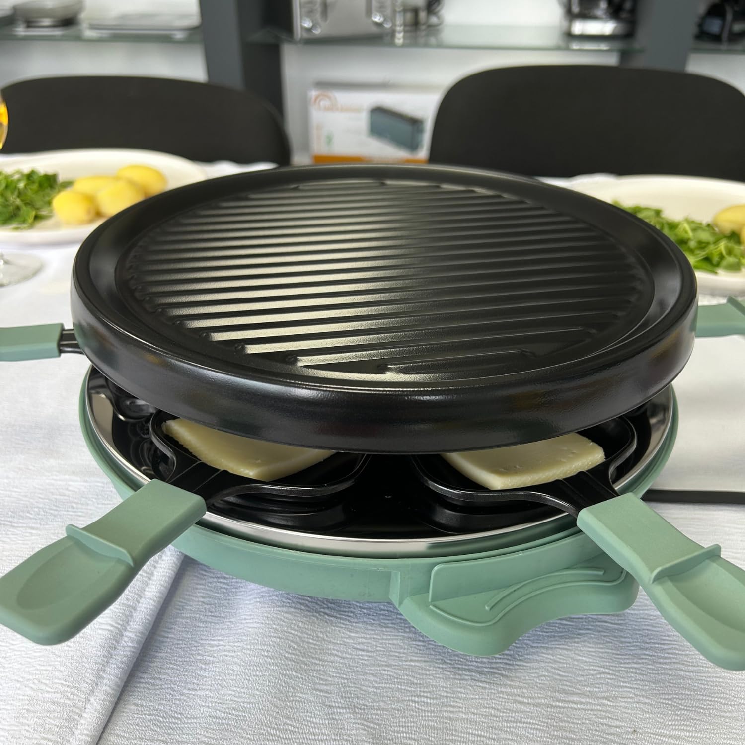 LITTLE BALANCE 8948 Cheese & Fun, Raclette Grill, 2 en 1, Jusqu'à 6 personnes, Sans PFAS, 800 W, Sapin