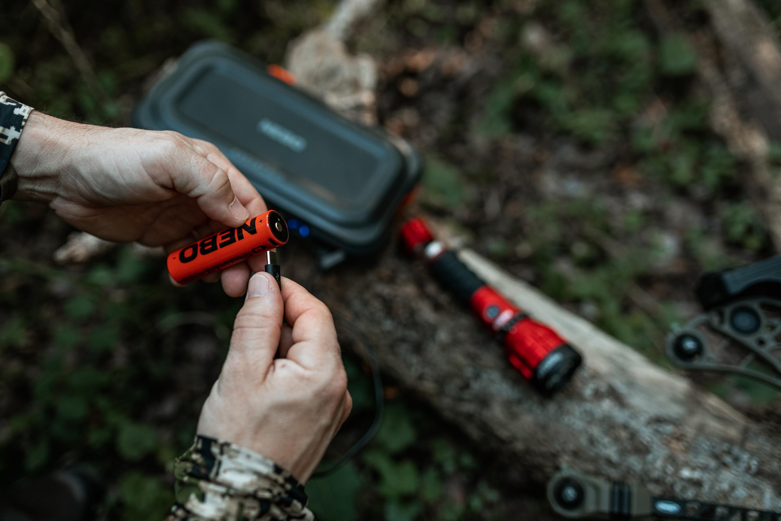 NEBO Illumatrace Blood Tracker Torch - Luce di Precisione Ricaricabile - per Il Tracciamento del Sangue - con Doppia modalità di Illuminazione - per i Cacciatori di Caccia Grossa