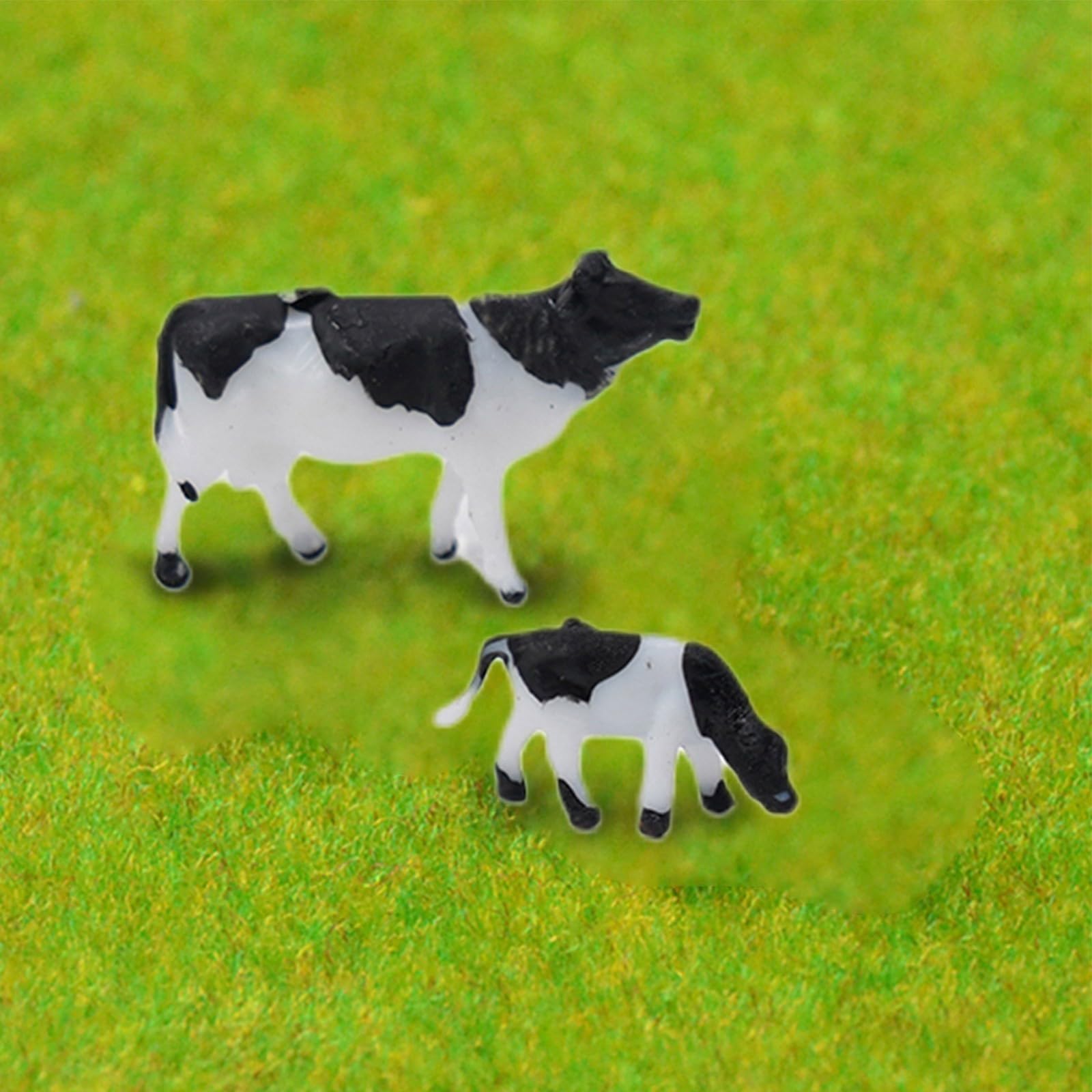 HO Scale Lot de 30 figurines de vache en plastique peintes d'animaux de la ferme pour modélisme ferroviaire