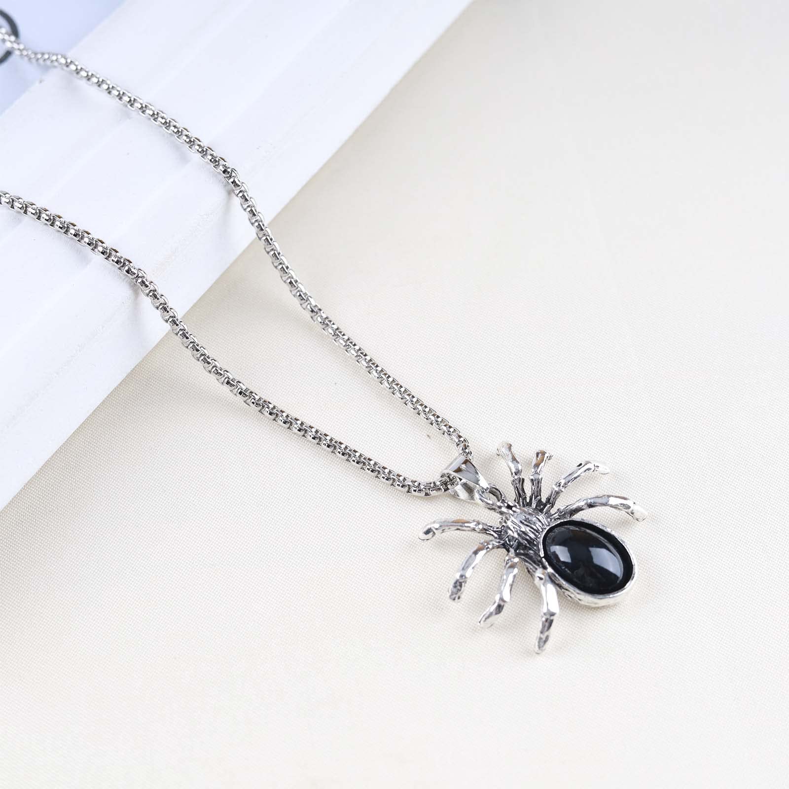 Onice Nero COOLSTEELANDBEYOND Grande Ragno, Collana Con Pendente Ovale