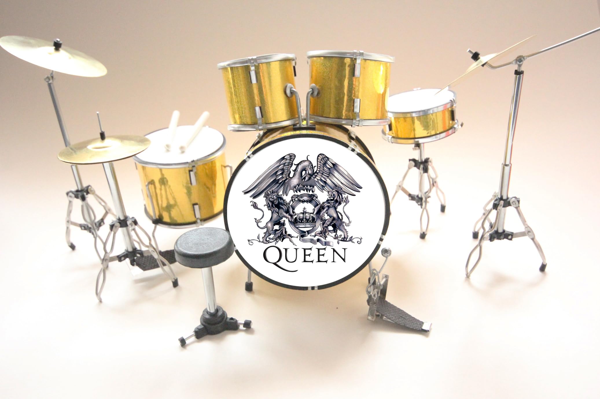 Rock Guitar Miniatures Rgm393 Queen Emblem Miniature Drum Kit Freddy Mercury Brian May John Deacon Roger Taylor Bohemian Rapsody A Night At The Opera Killer Queen We Are The Chamipons Show Must Go On