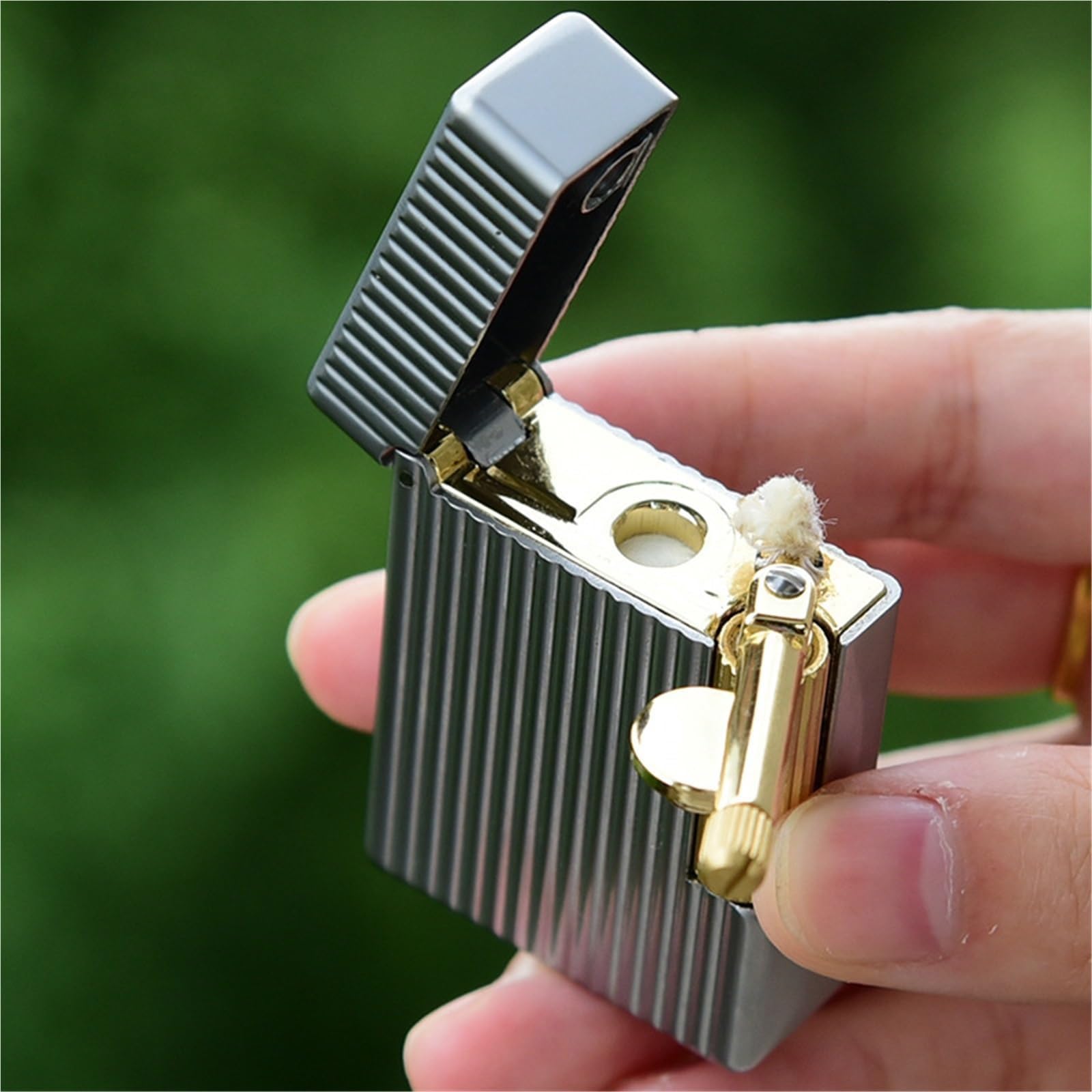 Encendedor de queroseno, ultrafino, resistente al viento, combustible recargable, encendido lateral abatible, regalo portátil para hombre (combustible no incluido)