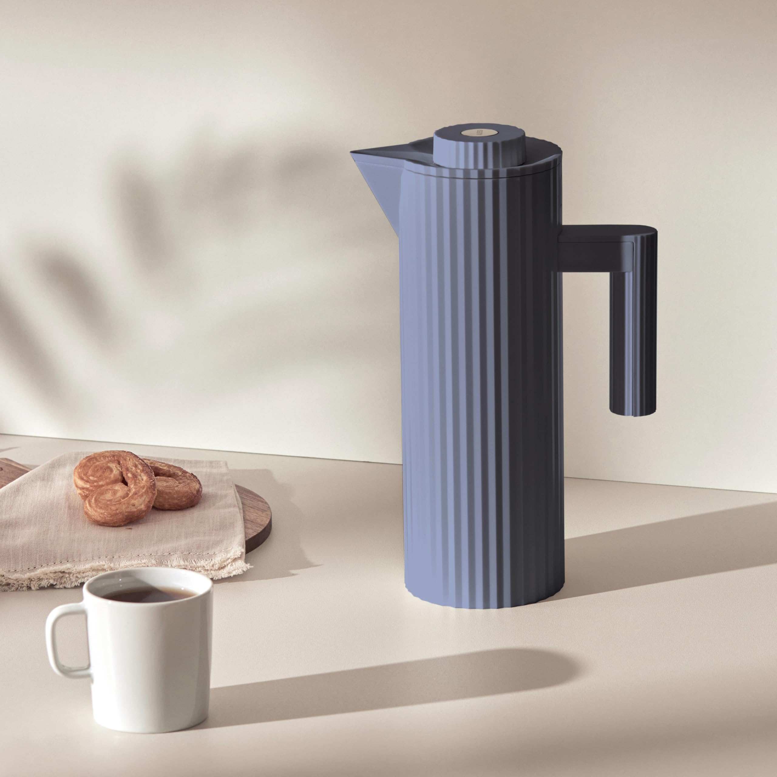 Amazon.com: Alessi Plissé MDL12 G - Thermo Insulated Jug in