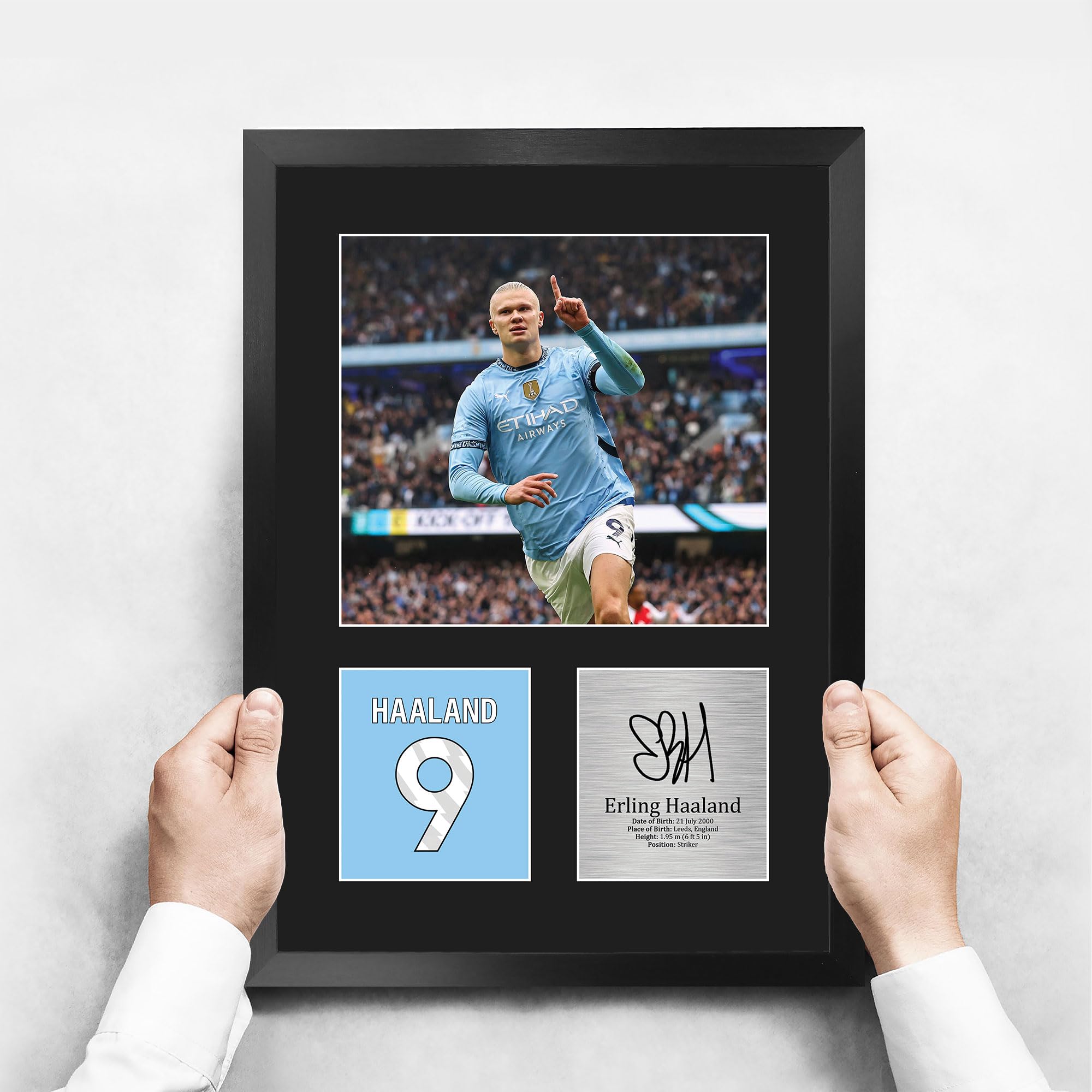 HWC Trading Erling Haaland Manchester City Prezenty Drukowane Podpisane Zdjęcie Z Autografem Dla Fanów Piłki Nożnej I Kibiców - A3 Portret Oprawione