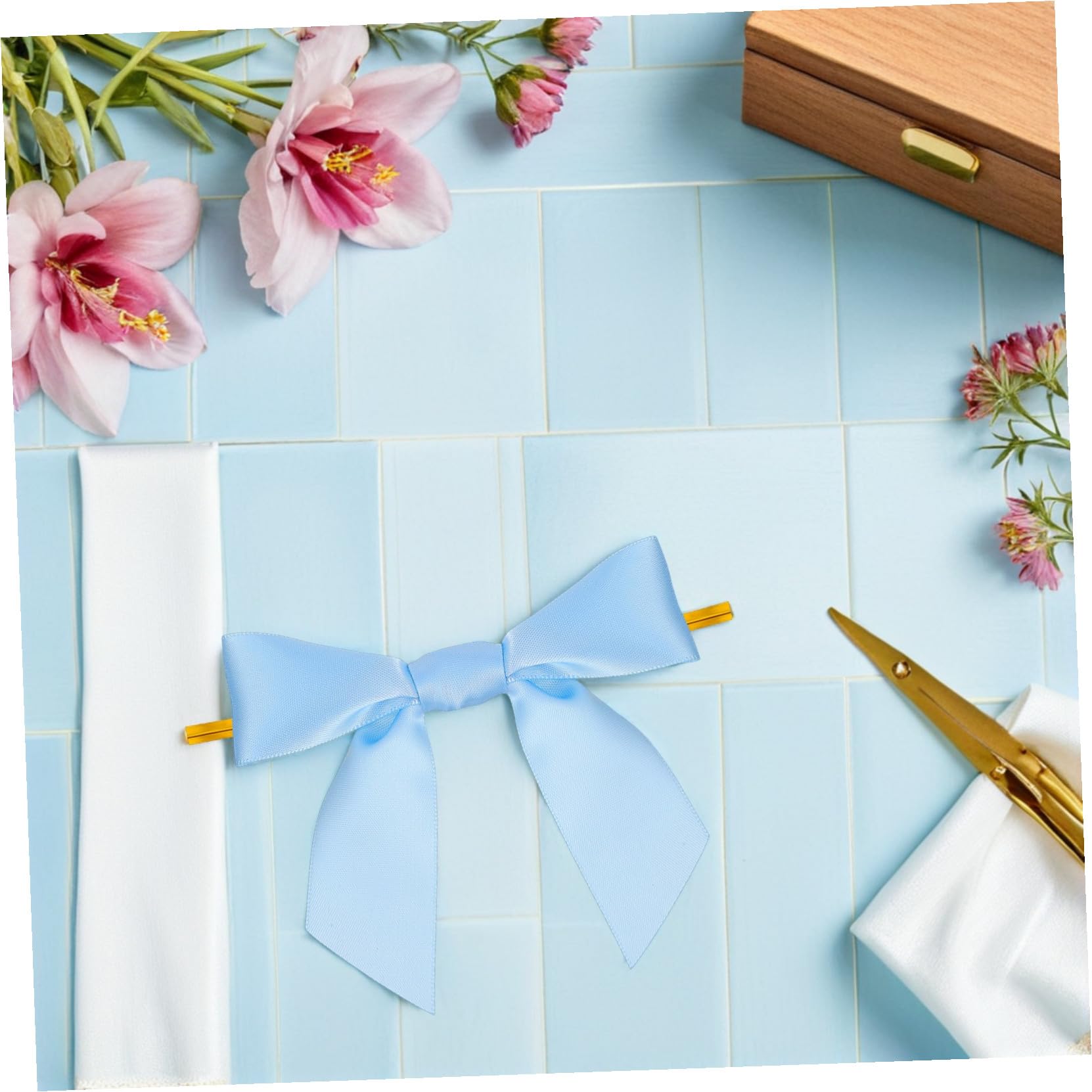 100 Pezzi Fiocchi Mini Pre-legati Azzurri per Confezioni Regalo Decorazioni per Sacchetti e Accessori Te Fiocchi con Filo per Chiusura Sacchetti e Decorazioni per Feste e Matrimoni