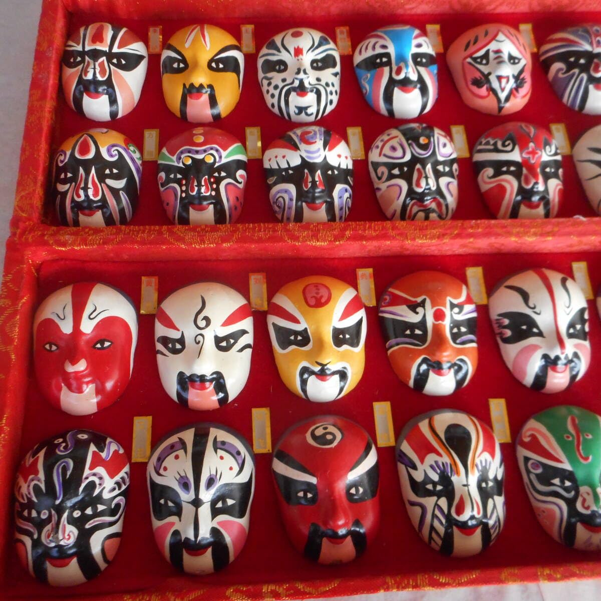 Amazon | 世界の民芸品 中国 伝統工芸品 京劇のお面 変面32体 中国伝統