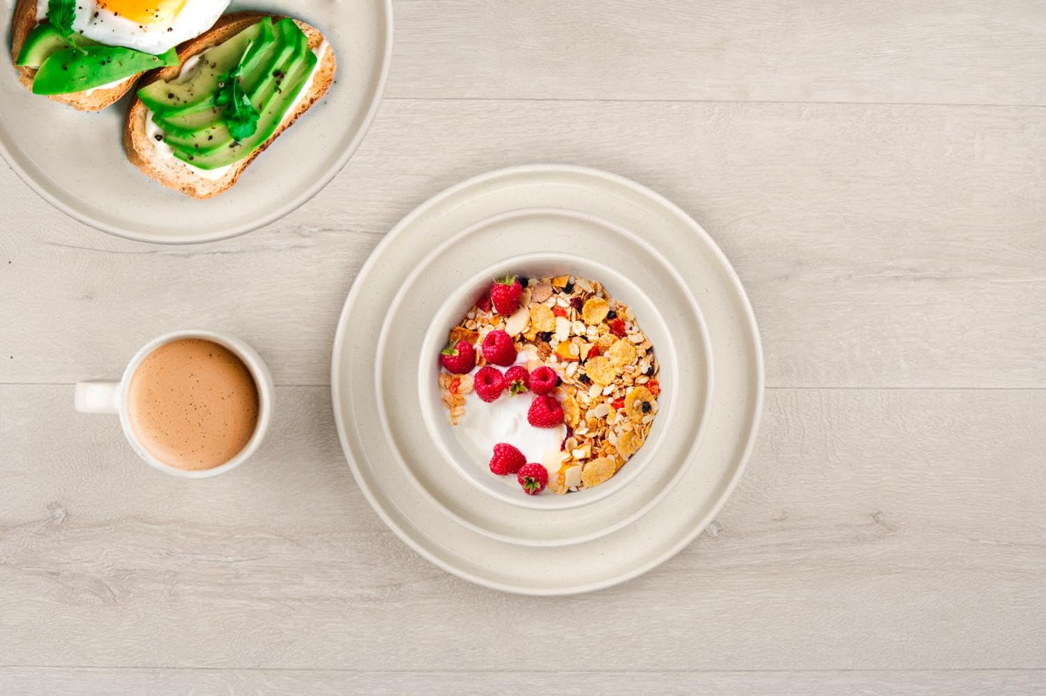 alpina Service de Table 16 Pièces - Ensemble de Vaisselle pour 4 Personnes - Vaisselle en Faïence - Assiettes à Petit Déjeuner, Assiettes à Dîner, Bols et Tasses - Crème