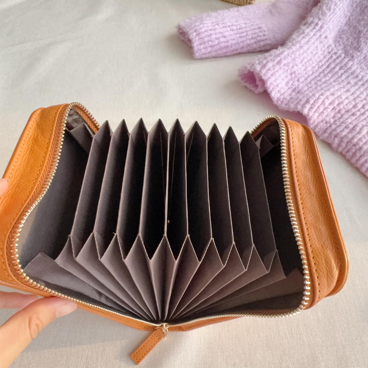 Lotus Yarns Orgeletui aus echtem Leder, organisierte Stricknadeltasche zur Aufbewahrung von festen/austauschbaren Rundstricknadeln und Zubehör (leeres Nadeletui)