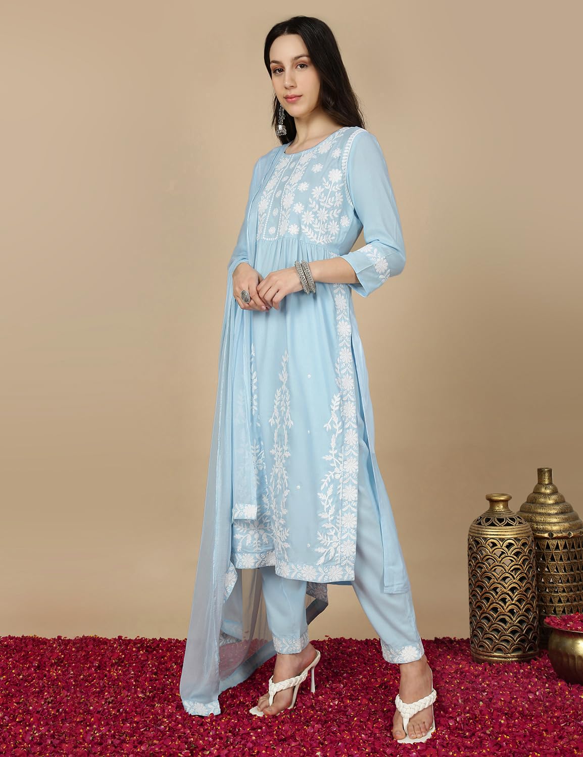 Kaari Ensemble Kurta et Dupatta pour Femme avec Broderie Chikankari | Coupe Ajustée & Évasée | Dupatta en Mousseline & Pantalon Droit avec Poche | Tenue Indienne Traditionnelle Chic & Élégante