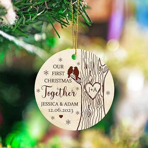 Miniatura 8 de Adorno de madera con texto en inglés Our First Christmas in Our New Home (Nuestra primera Navidad en nuestro nuevo hogar), estilo de madera, adorno